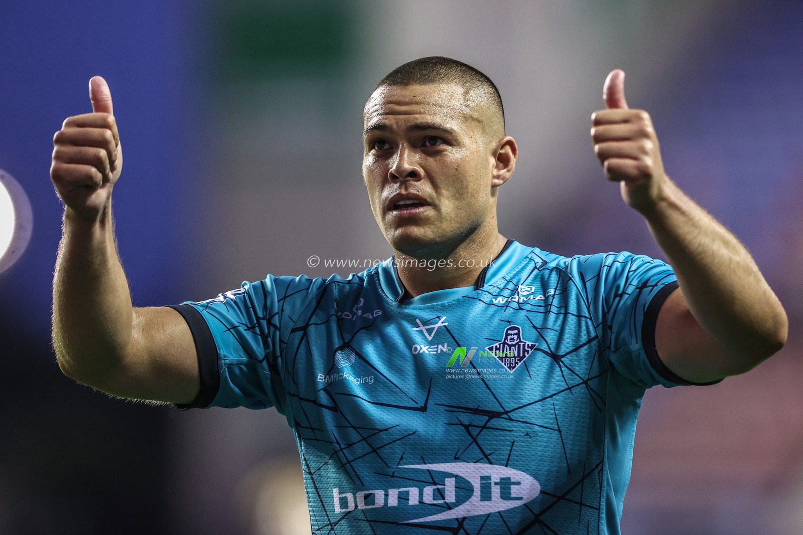 Tui Lolohea of Huddersfield Giants gives the fans a thumbs up during the Betfred Super League round 18 match Wigan Warriors vs Huddersfield Giants at The Brick Community Stadium, Wigan, United Kingdom, 11th July 2025

(Photo by Alfie Cosgrove/News Images)