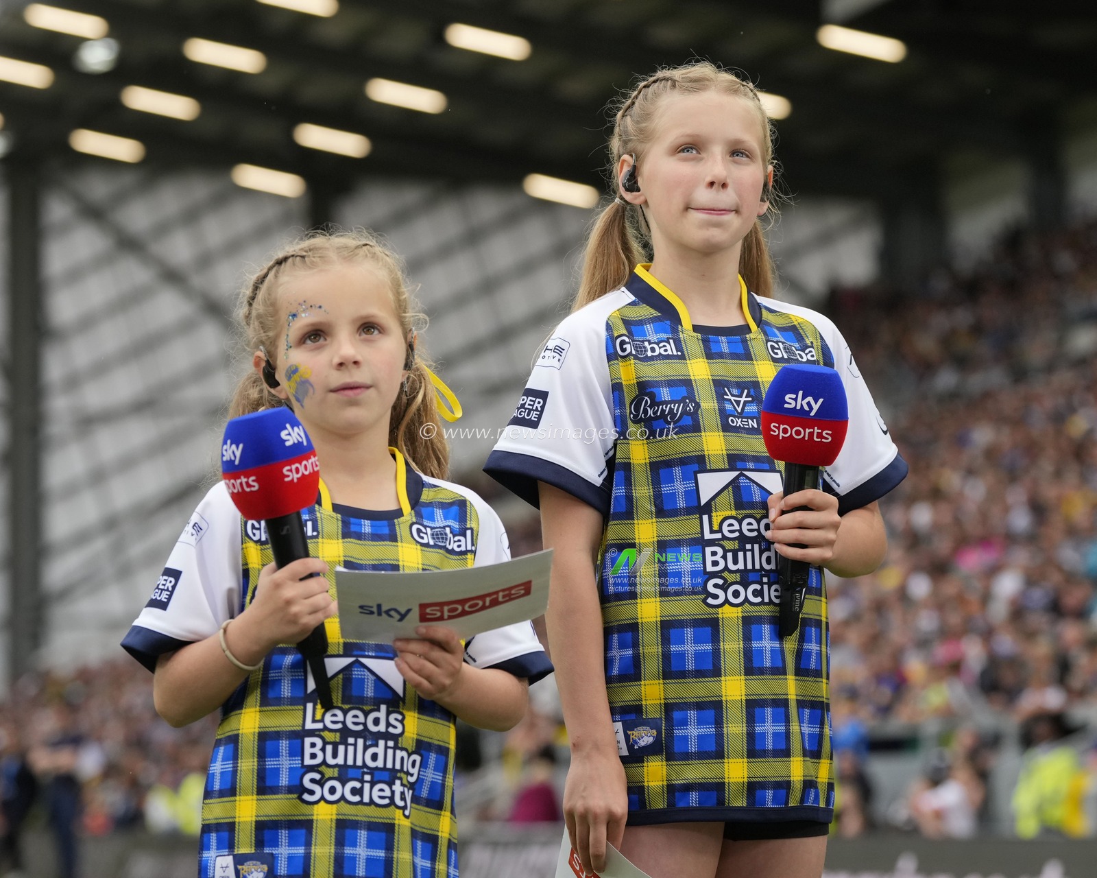Rob Burrows Daughters Maya and Macy watch a tribute to their father before the Betfred Super League Round 16 match Leeds Rhinos vs Huddersfield Giants at Headingley Stadium, Leeds, United Kingdom, 23rd June 2023

(Photo by Steve Flynn/News Images)