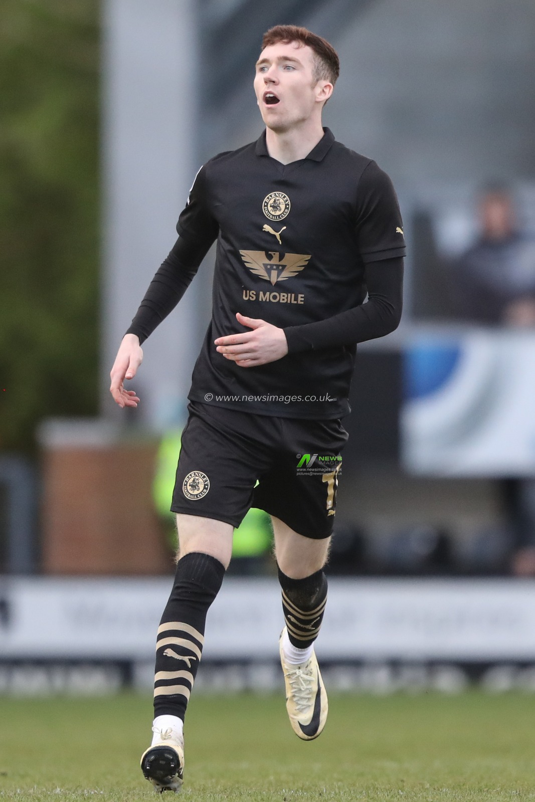 Conor Grant of Barnsley during the Sky Bet League 1 match Burton Albion vs Barnsley at Pirelli Stadium, Burton upon Trent, United Kingdom, 1st April 2024

(Photo by Alfie Cosgrove/News Images)