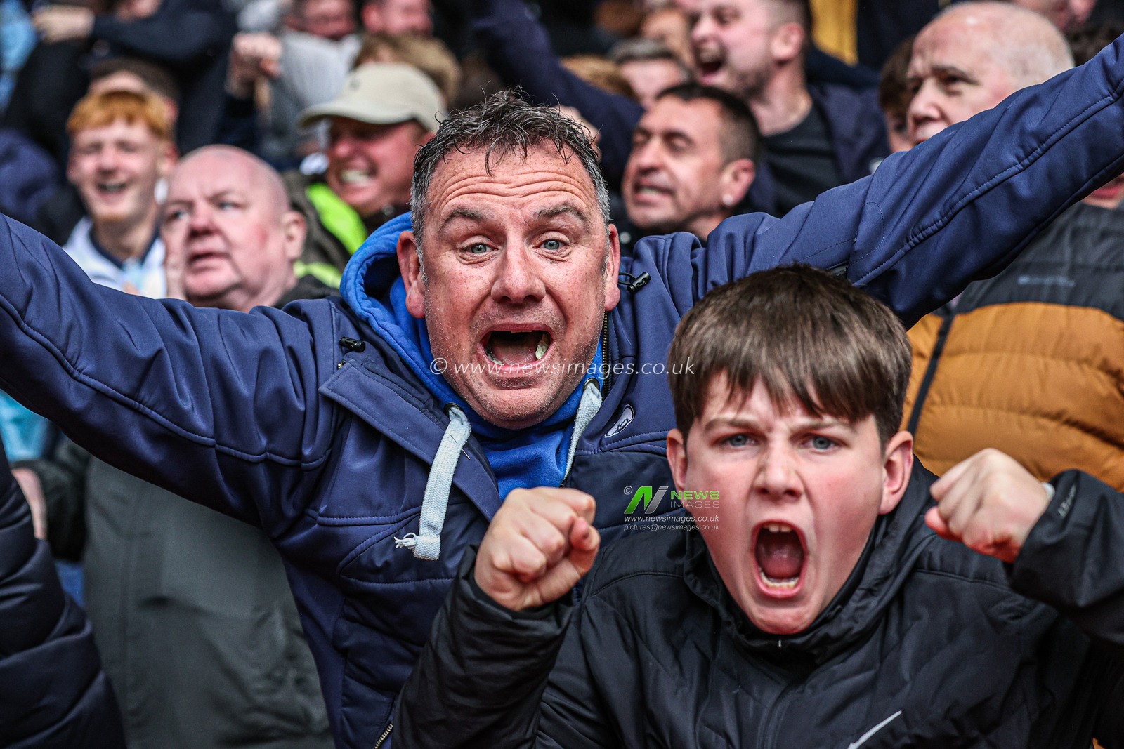 Leeds fans celebrate the first goal of the game during the Premier League match Nottingham Forest vs Leeds United at City Ground, Nottingham, United Kingdom, 9th November 2025

(Photo by Alfie Cosgrove/News Images)

*** GER AUT SUI OUT ***