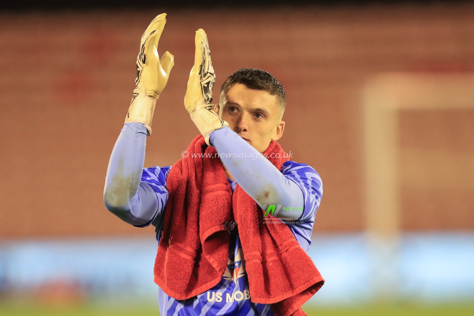 Liam Roberts #1 of Barnsley applauds the home fans after Barnsley draw 1-1 during the Sky Bet League 1 match Barnsley vs Charlton Athletic at Oakwell, Barnsley, United Kingdom, 16th December 2023

(Photo by Alfie Cosgrove/News Images)