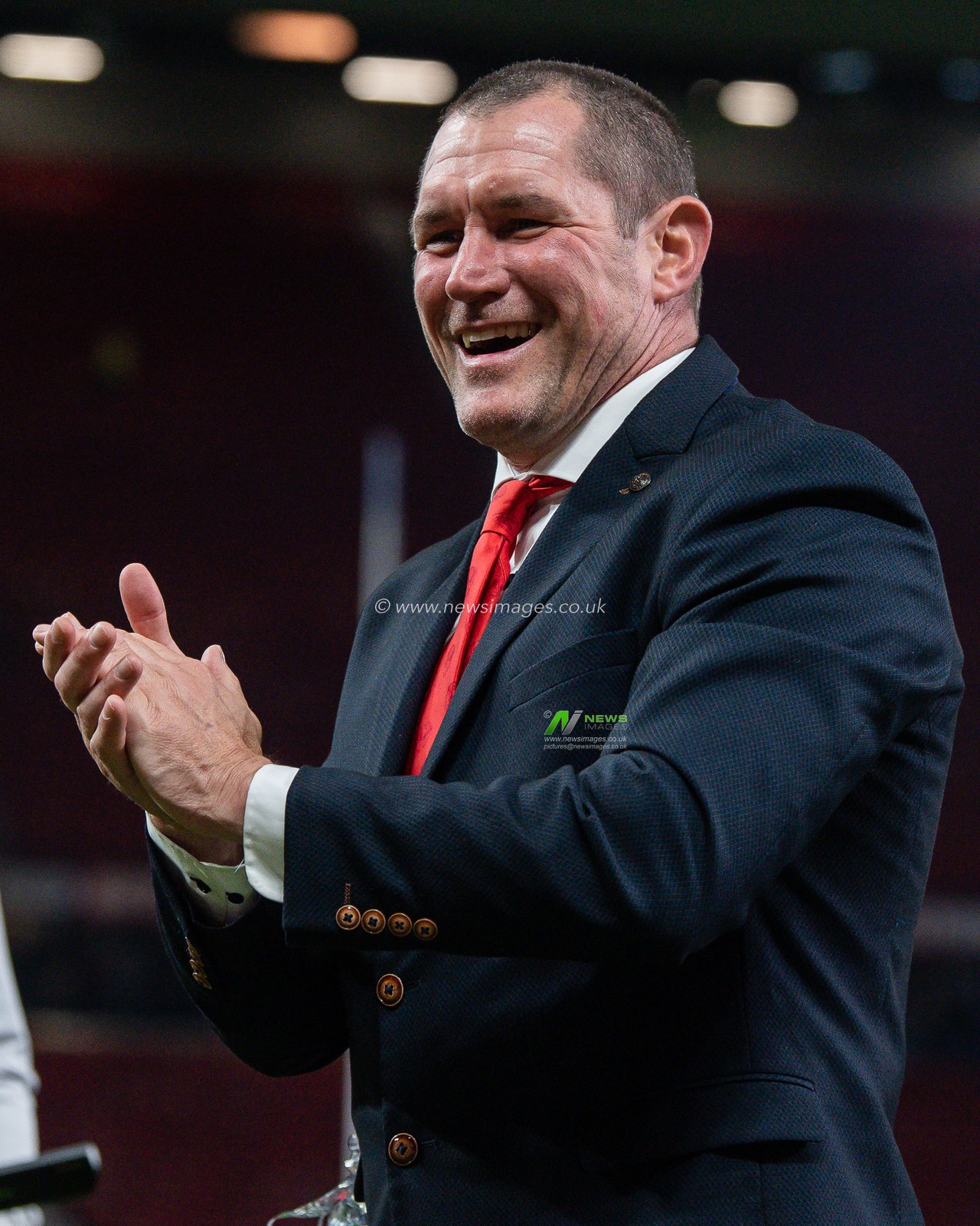 Kristian Woolf Head Coach of St Helens applauds the fans after winning the 25th Betfred Super League Grand Final match St Helens vs Leeds Rhinos at Old Trafford, Manchester, United Kingdom, 24th September 2022

(Photo by Craig Thomas/News Images)