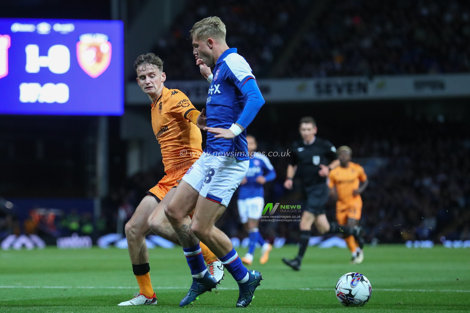 Tyler Morton #15 of Hull City passes the ball during the Sky Bet Championship match Ipswich Town vs Hull City at Portman Road, Ipswich, United Kingdom, 3rd October 2023

(Photo by Gareth Evans/News Images)