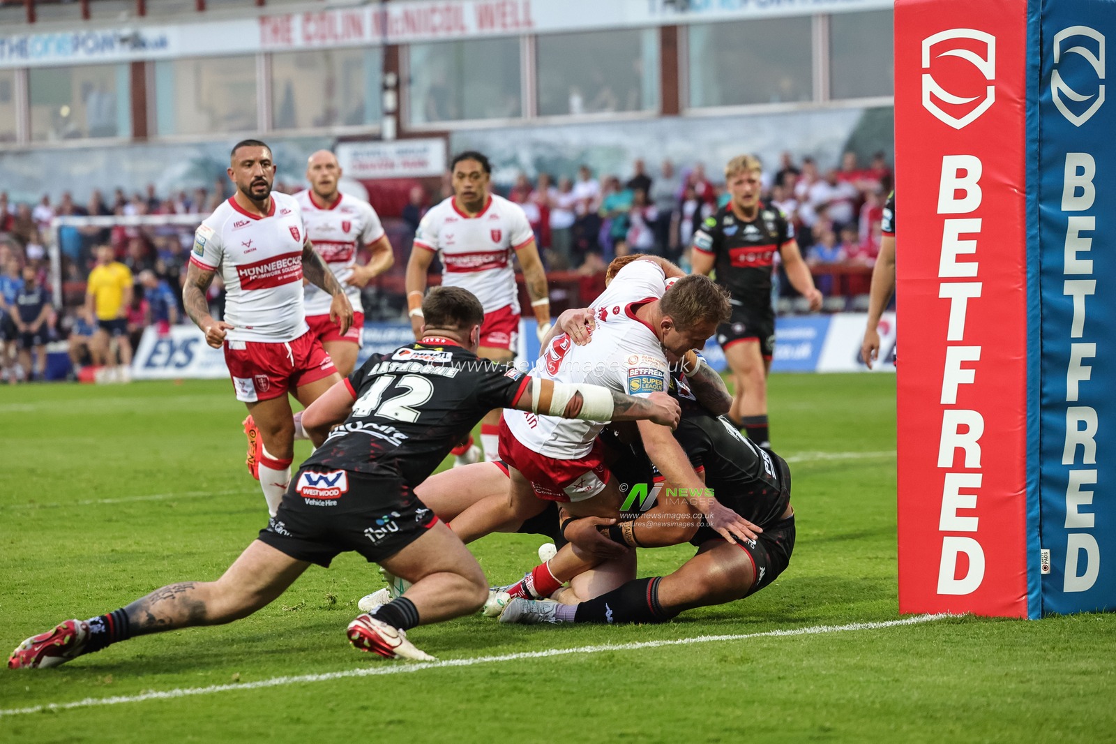 Jez Litten of Hull KR goes over for a try during the Betfred Super League round 12 match Hull KR vs Wigan Warriors at Sewell Group Craven Park, Hull, United Kingdom on 21 May 2026

(Photo by Mark Cosgrove/News Images)