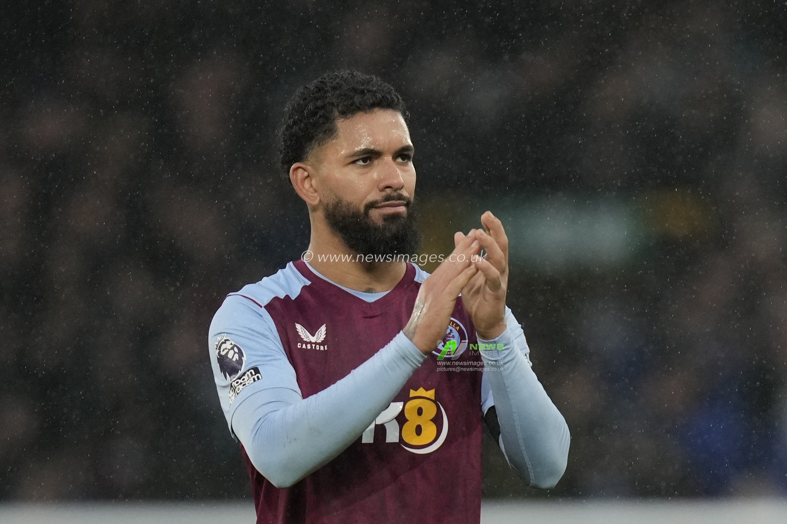 Douglas Luiz of Aston Villa salutes the fans after the Premier League match Everton vs Aston Villa at Goodison Park, Liverpool, United Kingdom, 14th January 2024

(Photo by Steve Flynn/News Images)