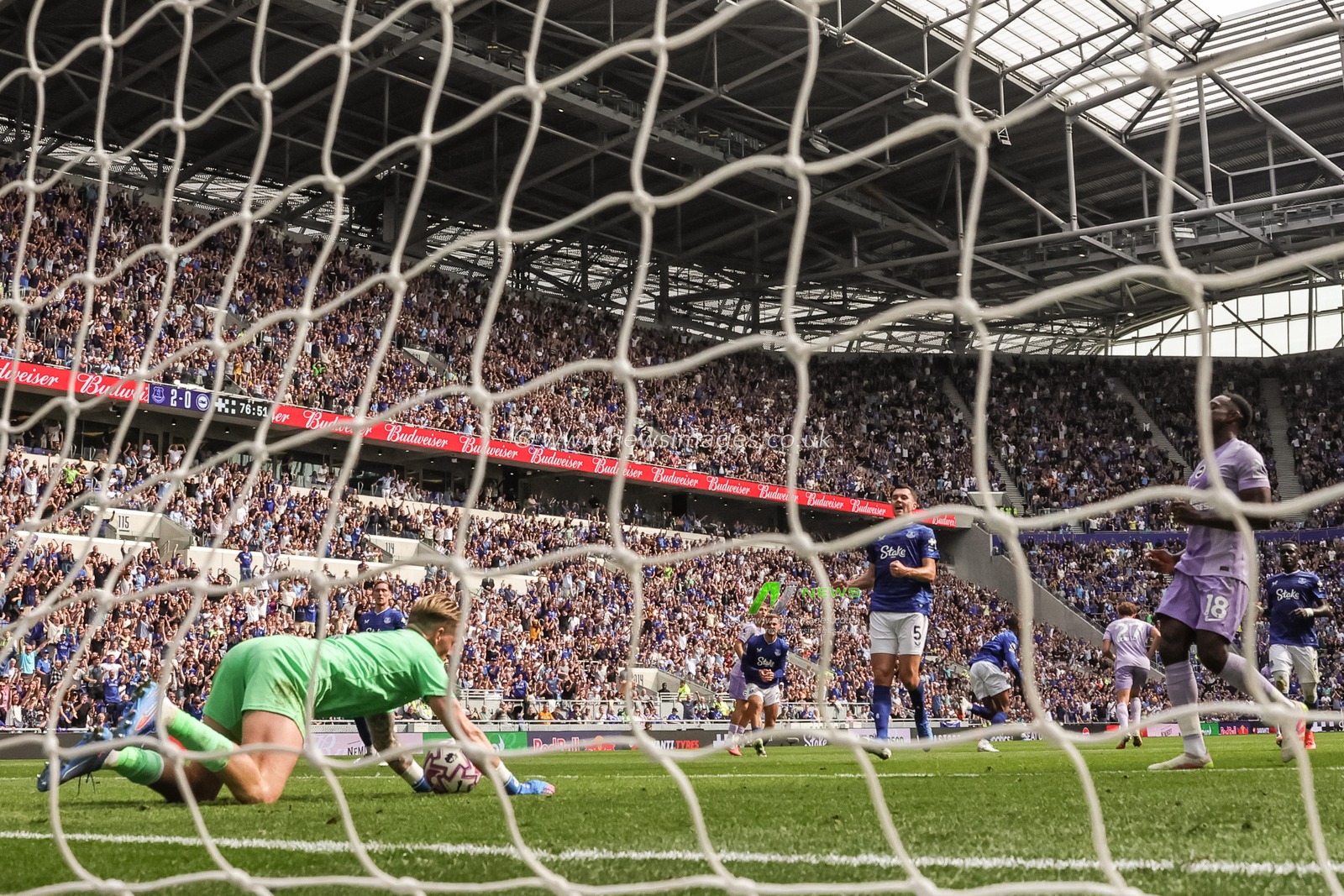 Jordan Pickford of Everton saves a penalty from Danny Welbeck of Brighton & Hove Albion during the Premier League match Everton vs Brighton and Hove Albion at Hill Dickinson Stadium, Liverpool, United Kingdom, 24th August 2025

(Photo by Mark Cosgrove/News Images)