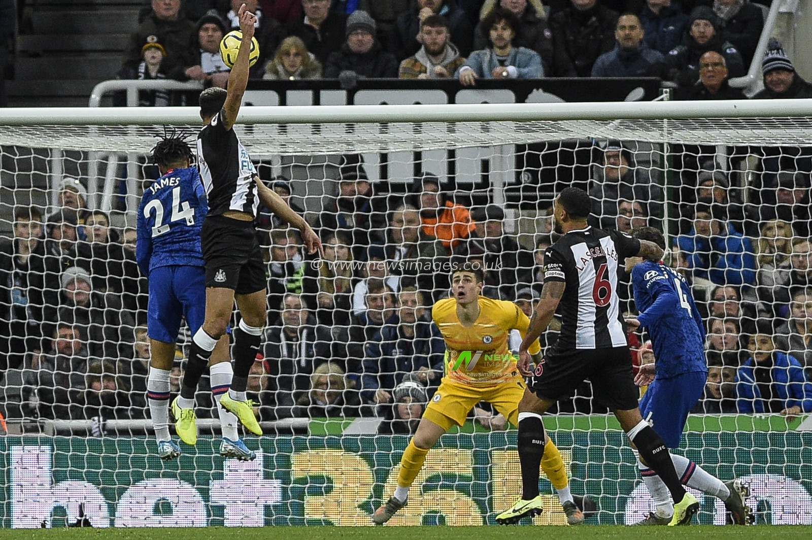 18th January 2020, St. James's Park, Newcastle, England; Premier League, Newcastle United v Chelsea : Joelinton (9) of Newcastle United heads at goal

Credit: Iam Burn/News Images