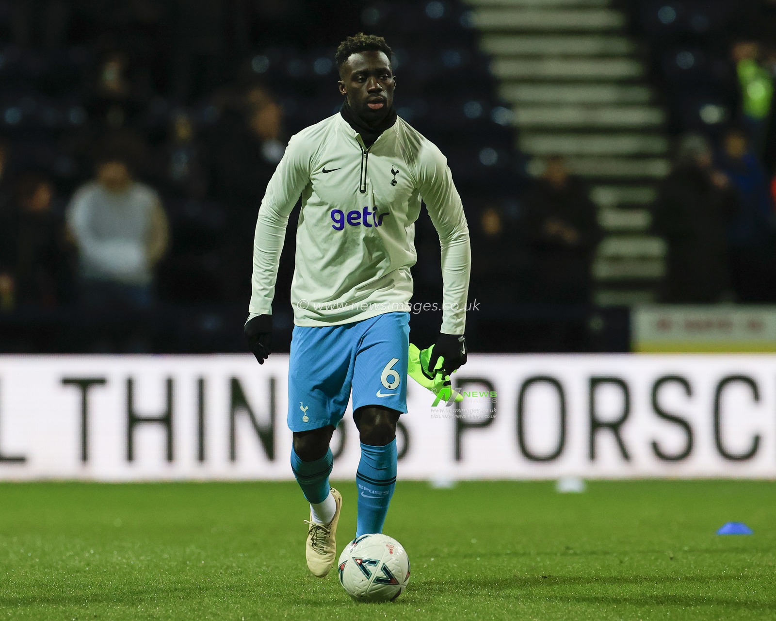Davinson Sanchez #6 of Tottenham Hotspur warms up for the game ahead of the Emirates FA Cup Fourth Round match Preston North End vs Tottenham Hotspur at Deepdale, Preston, United Kingdom, 28th January 2023

(Photo by Conor Molloy/News Images)