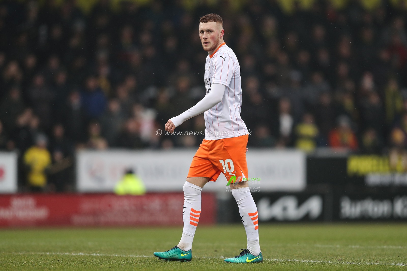 Sonny Carey of Blackpool during the Sky Bet League 1 match Burton Albion vs Blackpool at Pirelli Stadium, Burton upon Trent, United Kingdom, 8th February 2025

(Photo by Gareth Evans/News Images)