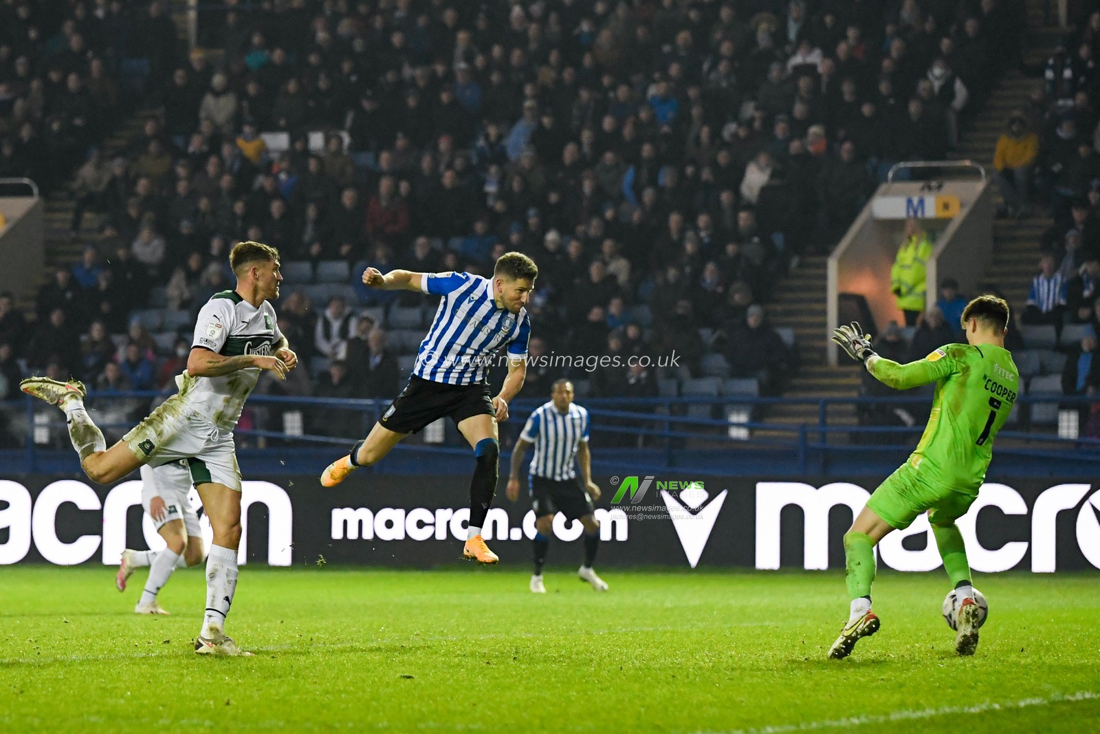 Sam Hutchinson #5 of Sheffield Wednesday scores a goal to make it 3-1