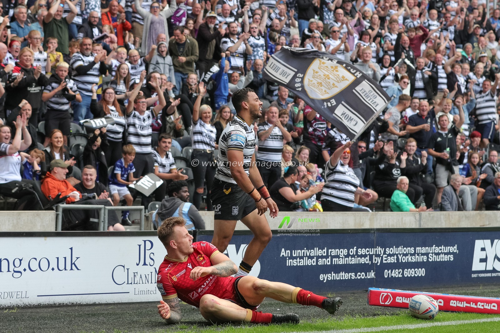 Darnell McIntosh #5 of Hull FC celebrates his try and makes the score 10-22 in the first half of the Betfred Super League Round 17 Hull FC vs Catalans Dragons at MKM Stadium, Hull, United Kingdom, 1st July 2023

(Photo by James Heaton/News Images)