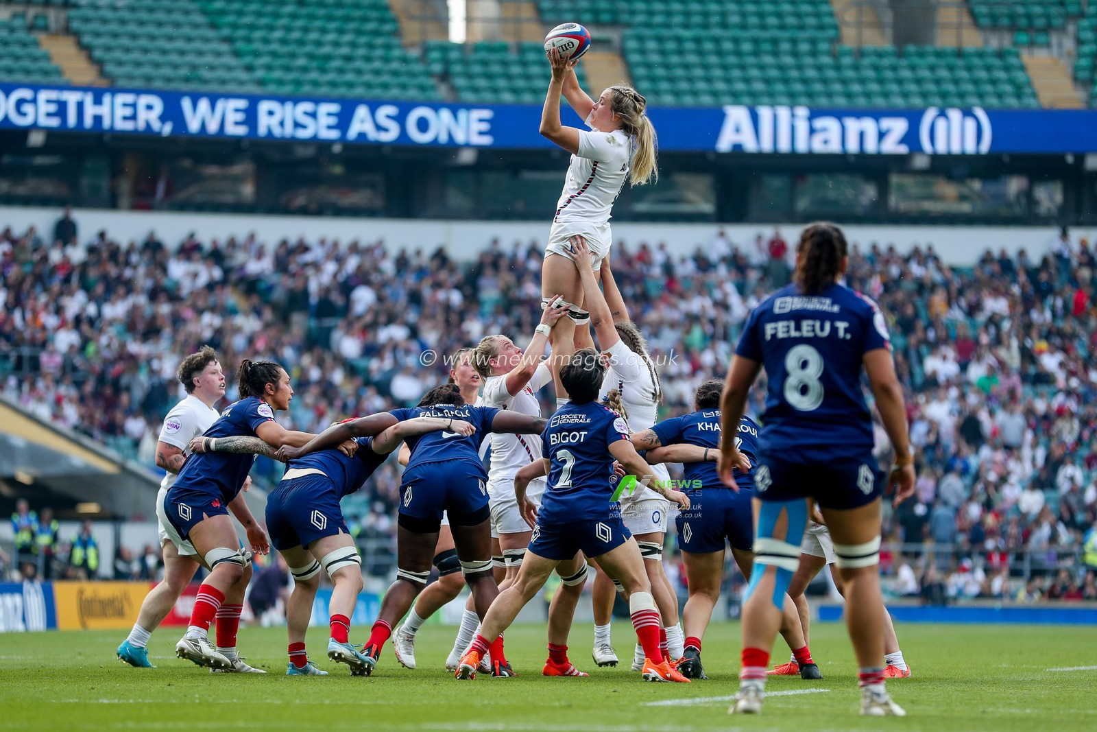 Zoe Aldcroft of England Women wins the line-out during the 2025 Guinness Womenâ€™s Six Nations match England vs France at Allianz Stadium, Twickenham, United Kingdom, 26th April 2025

(Photo by Izzy Poles/News Images)