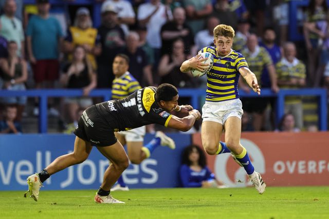 Ewan Irwin of Warrington Wolves breaks and runs on to score a try during the Betfred Super League round 23 match Warrington Wolves vs York Knights at The Halliwell Jones Stadium, Warrington, United Kingdom on 13 August 2026

(Photo by Mark Cosgrove/News Images)