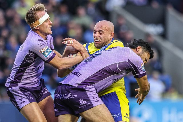 James Harrison of Warrington Wolves is tackled by Jez Litten of Hull KR and Peta Hiku of Hull KR during the Betfred Super League Round 12 match Warrington Wolves vs Hull KR at Halliwell Jones Stadium, Warrington, United Kingdom, 23rd May 2025

(Photo by Alfie Cosgrove/News Images)