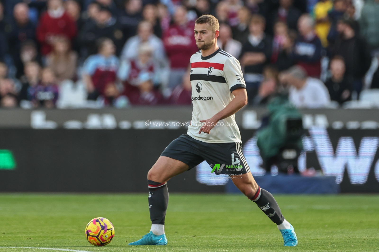 Matthijs de Ligt of Manchester United during the Premier League match West Ham United vs Manchester United at London Stadium, London, United Kingdom, 27th October 2024

(Photo by Mark Cosgrove/News Images)