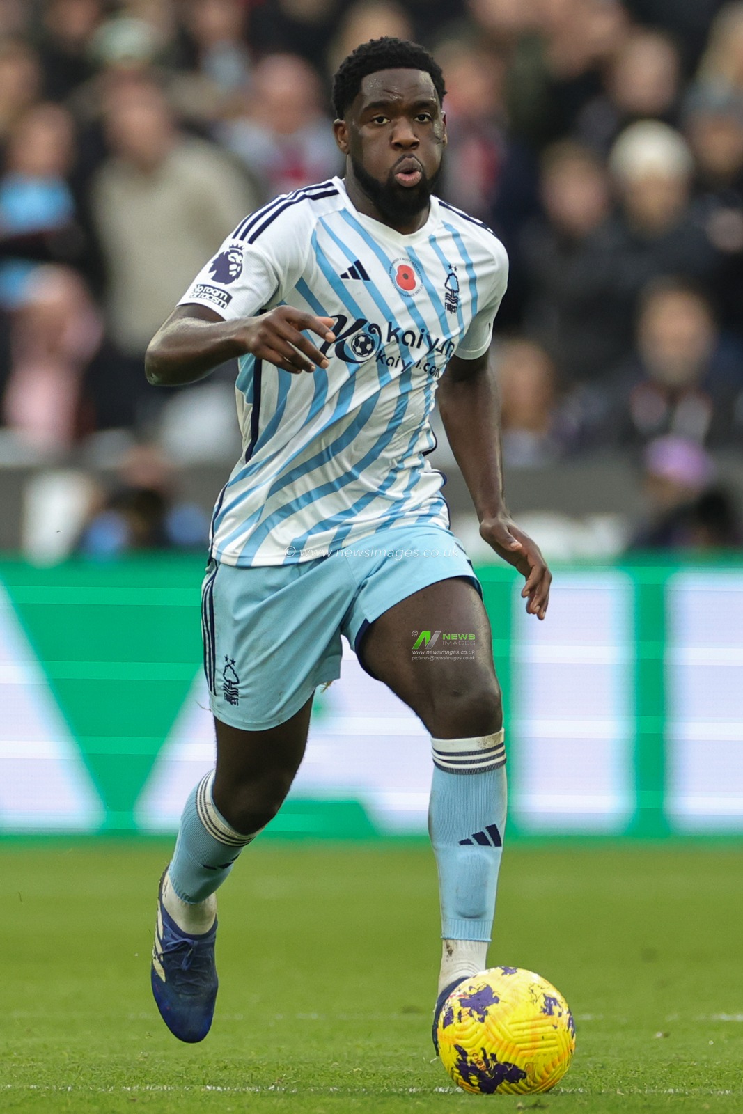 Orel Mangala #5 of Nottingham Forest runs with the ball during the Premier League match West Ham United vs Nottingham Forest at London Stadium, London, United Kingdom, 12th November 2023

(Photo by Mark Cosgrove/News Images)