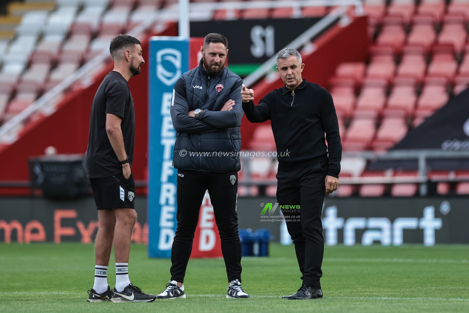 Paul Rowley manager of Salford Red Devils during his pitch inspection during the Betfred Super League Round 23 match Leigh Leopards vs Salford Red Devils at Leigh Sports Village, Leigh, United Kingdom, 22nd August 2025

(Photo by Mark Cosgrove/News Images)