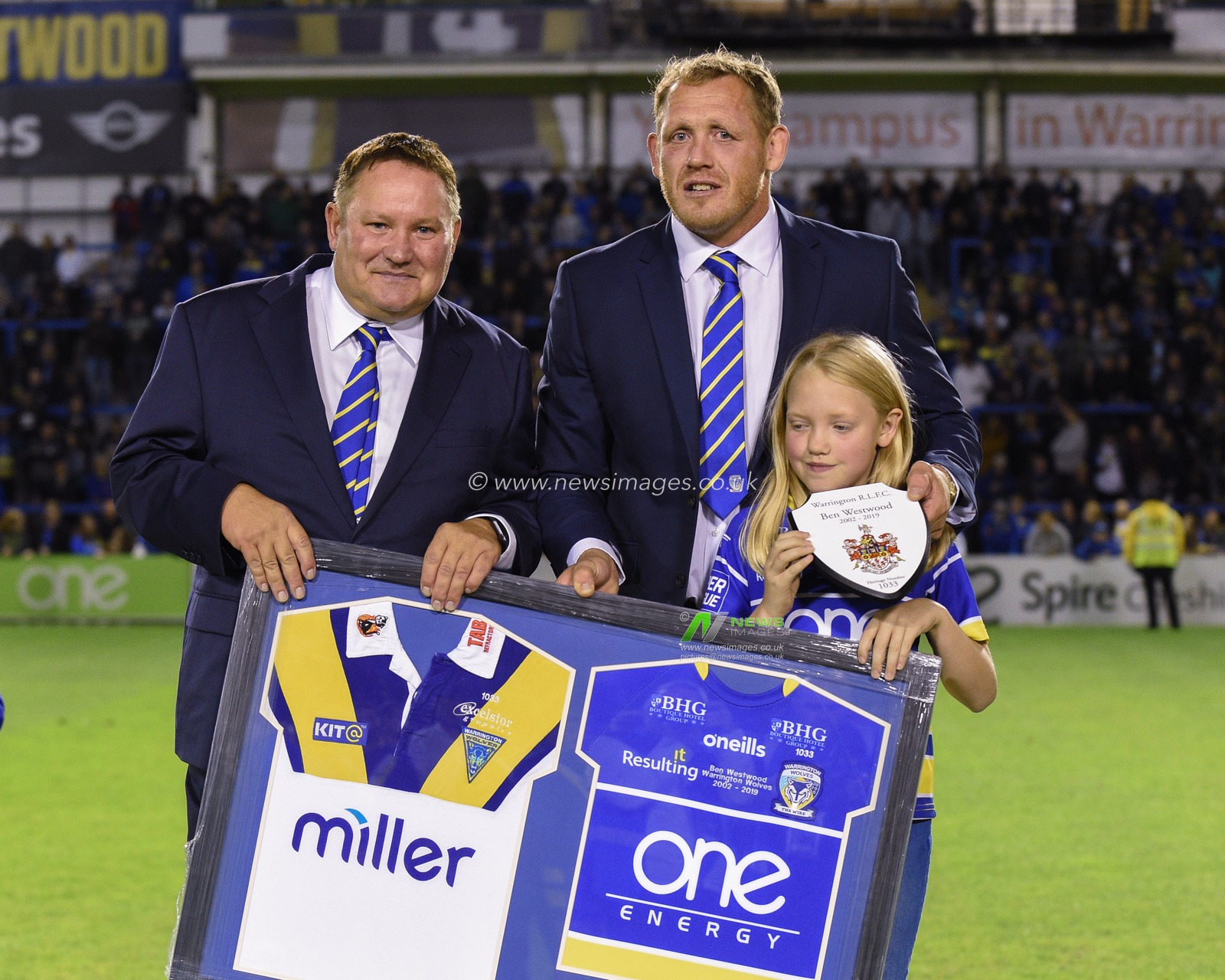 6th September 2019 , Halliwell Jones Stadium, Warrington, England;  Betfred Super League Rugby, Round 28, Warrington Wolves vs Wakefield Trinity ; An emotional Ben Westwood says farewell to Warrington Wolves with his daughter as he receives his leaving presentation from Warrington Wolves Chairman Steve Middleton

Credit: Richard Long/News Images