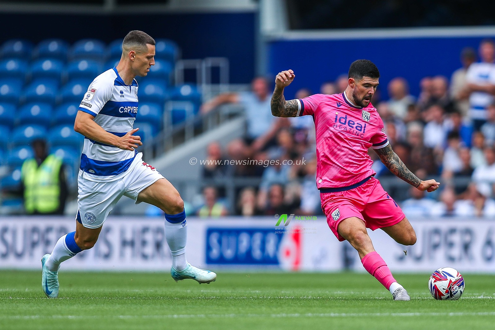 Alex Mowatt of West Bromwich Albion crosses the ball during the Sky Bet Championship match Queens Park Rangers vs West Bromwich Albion at Kiyan Prince Foundation Stadium, London, United Kingdom, 10th August 2024

(Photo by Izzy Poles/News Images)
