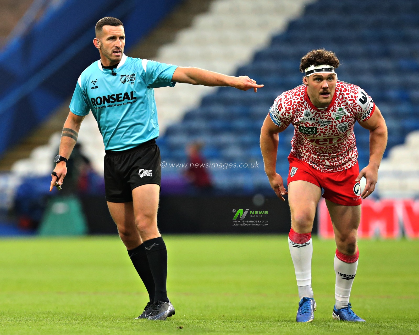 Referee Jack Smith during the Betfred Super League Round 13 match Huddersfield Giants vs Leigh Leopards at John Smith's Stadium, Huddersfield, United Kingdom, 29th May 2025

(Photo by Sam Eaden/News Images)