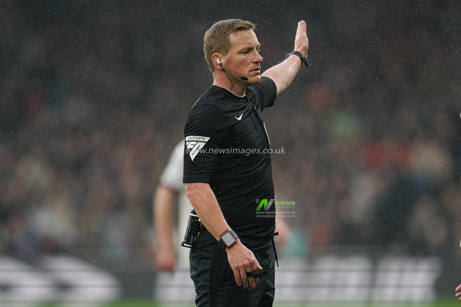 John Busby the referee during the Sky Bet Championship match Luton Town vs Bristol City at Kenilworth Road, Luton, United Kingdom, 21st April 2025

(Photo by Harvey Murphy/News Images)