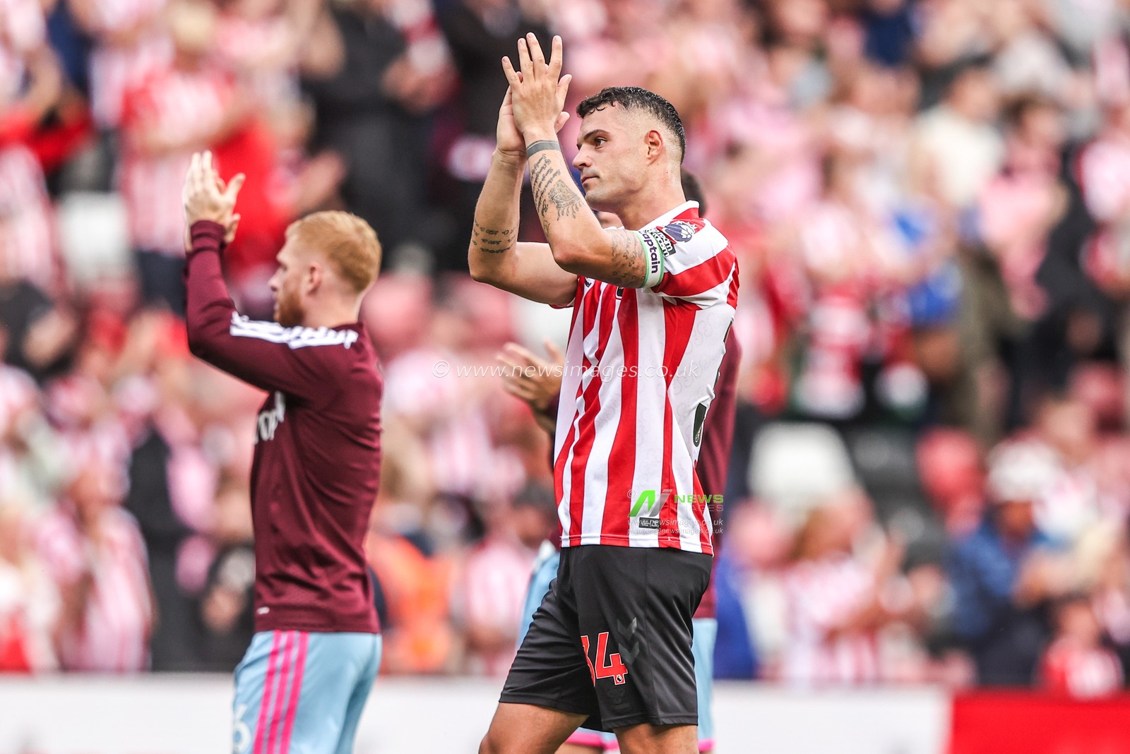 Granit Xhaka of Sunderland applauds the fans after the game during the Premier League match Sunderland vs Fulham at Stadium Of Light, Sunderland, United Kingdom on 30 August 2026

(Photo by Alfie Cosgrove/News Images)