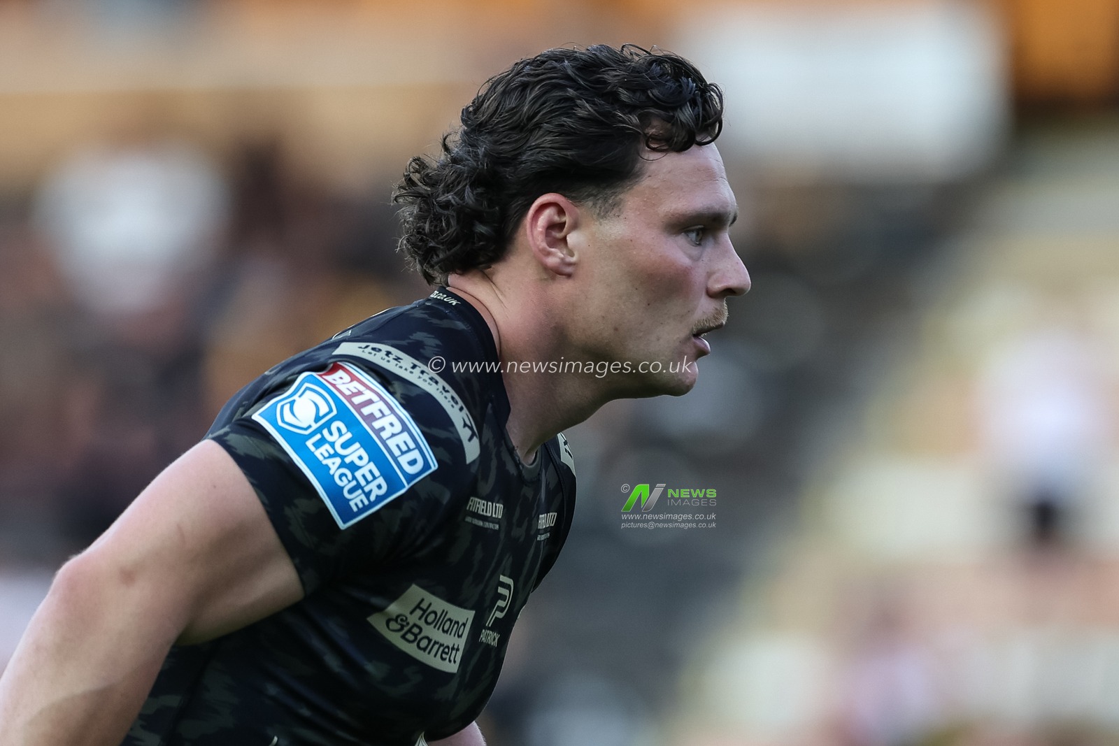 Lachlan Lam of Leigh Leopards in the pre-game warm up during the Betfred Super League Round 20 match Castleford Tigers vs Leigh Leopards at The Mend-A-Hose Jungle, Castleford, United Kingdom, 1st August 2024

(Photo by Mark Cosgrove/News Images)