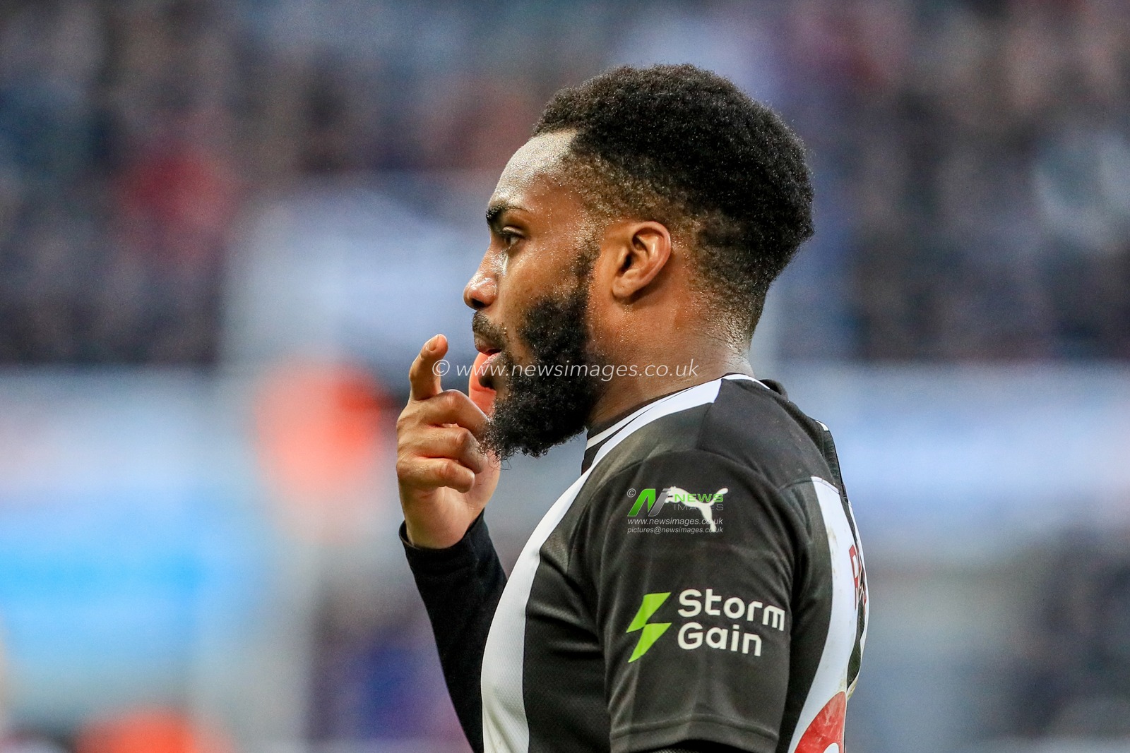 29th February 2020, St. James's Park, Newcastle, England; Premier League, Newcastle United v Burnley : Danny Rose (28) of Newcastle United during the game