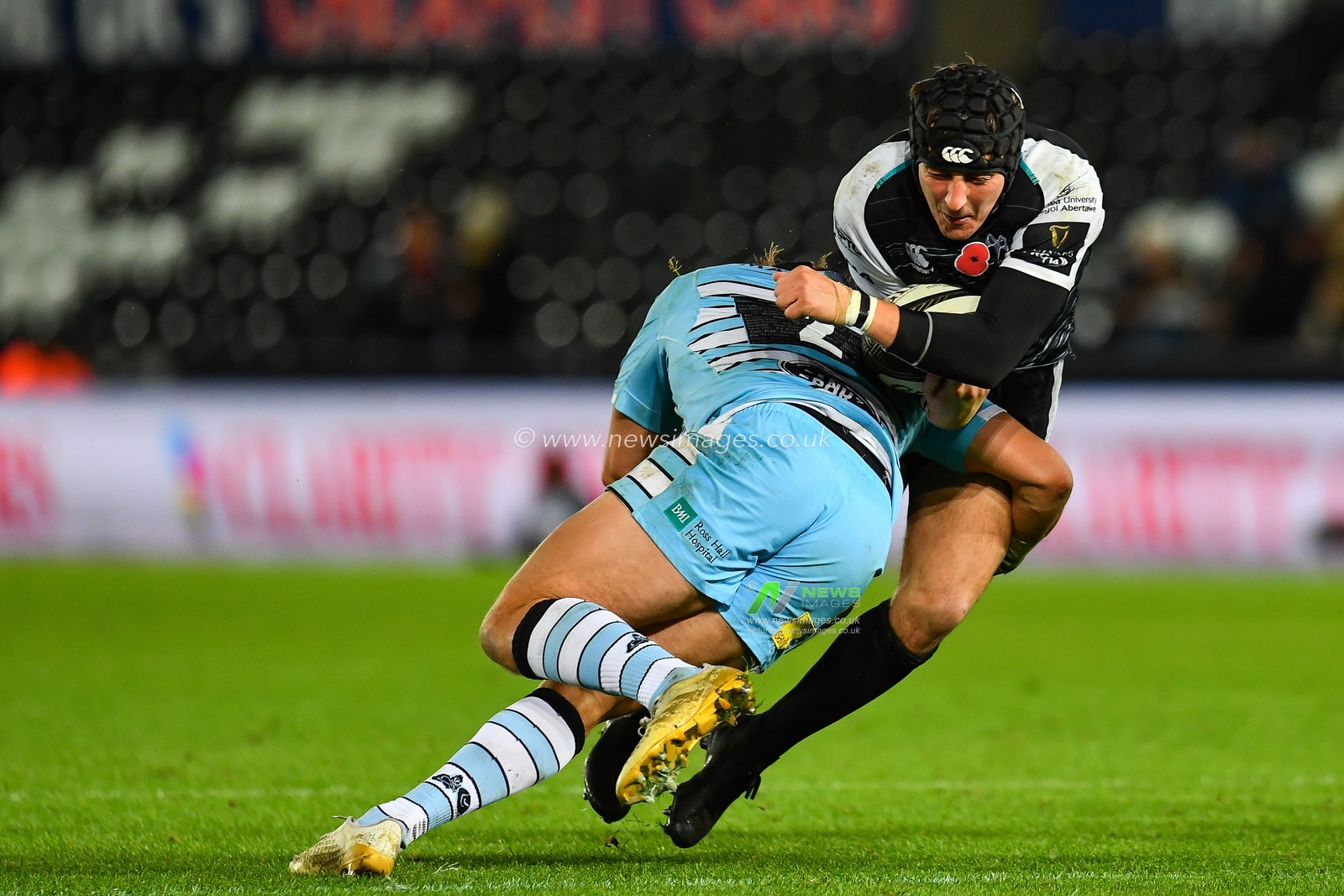 2nd November, Liberty Stadium , Swansea, Wales ; Guinness pro 14's Ospreys Rugby v Glasgow Warriors ; Sam Davies of Ospreys is tackled by George Turner of Glasgow Warriors 

Credit: Craig Thomas/News Images