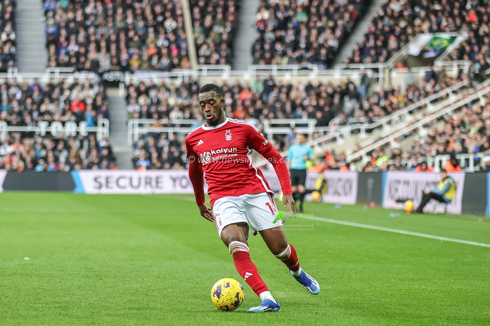 Callum Hudson-Odoi of Nottingham Forest with the ball during the Premier League match Newcastle United vs Nottingham Forest at St. James's Park, Newcastle, United Kingdom, 26th December 2023

(Photo by Mark Cosgrove/News Images)