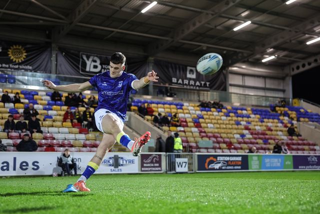 Josh Thewlis of Warrington Wolves in the pre-game warm up during the Betfred Super League Round 4 match York Knights vs Warrington Wolves at LNER Community Stadium, York, United Kingdom on 06 March 2026

(Photo by Mark Cosgrove/News Images)