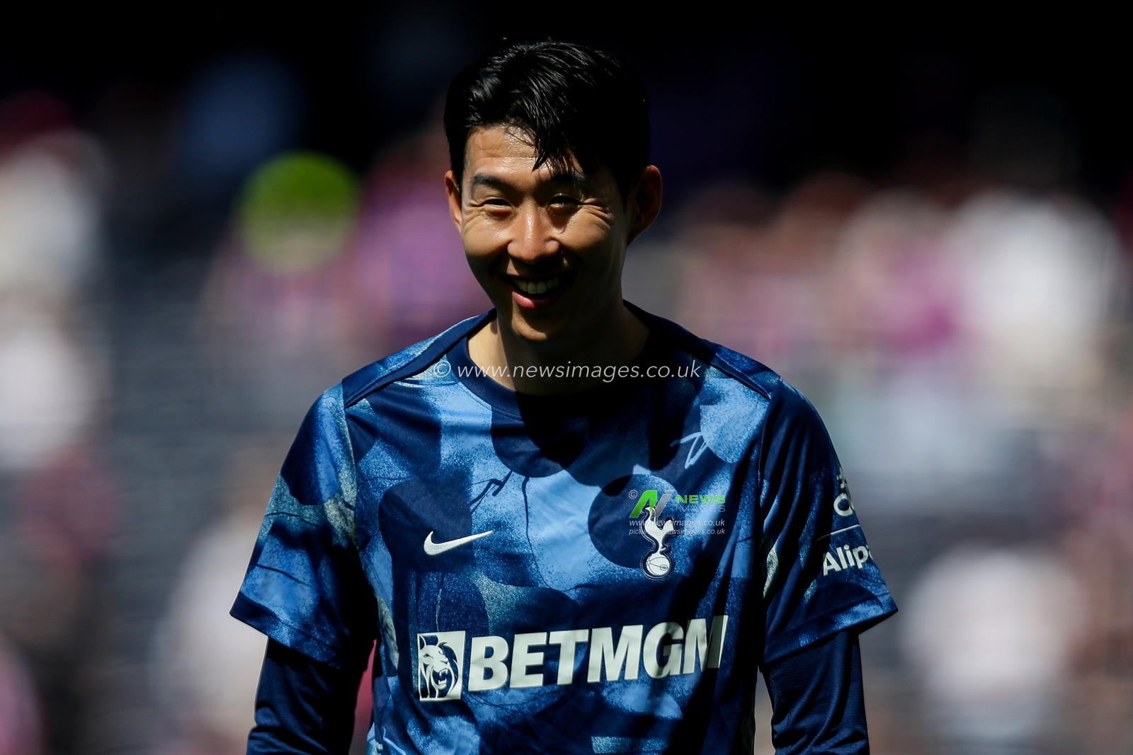 Heung-min Son of Tottenham Hotspur warms up prior to the Premier League match Tottenham Hotspur vs Crystal Palace at Tottenham Hotspur Stadium, London, United Kingdom, 11th May 2025

(Photo by Izzy Poles/News Images)