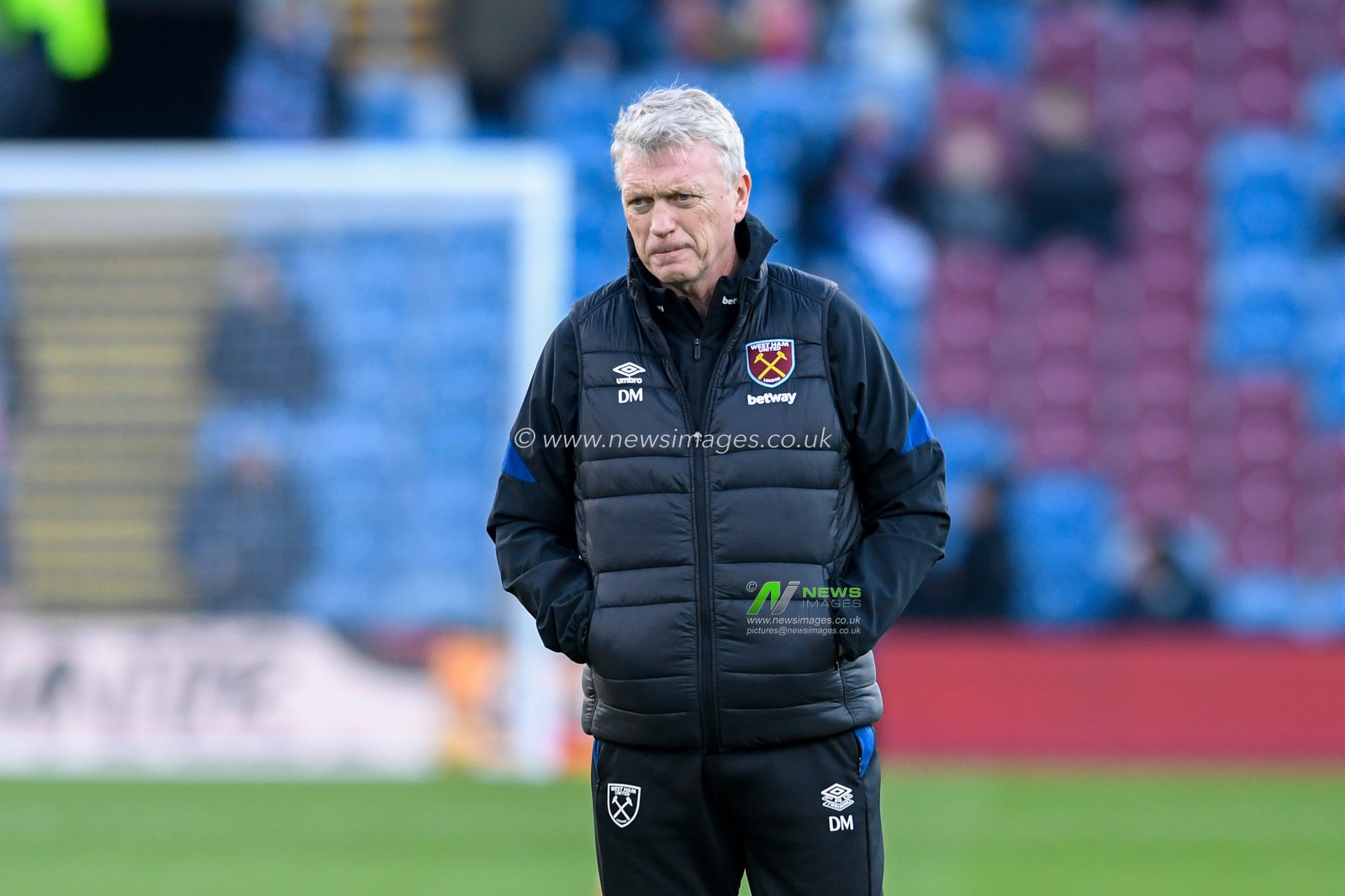 David Moyes manager of West Ham United watches the warm up