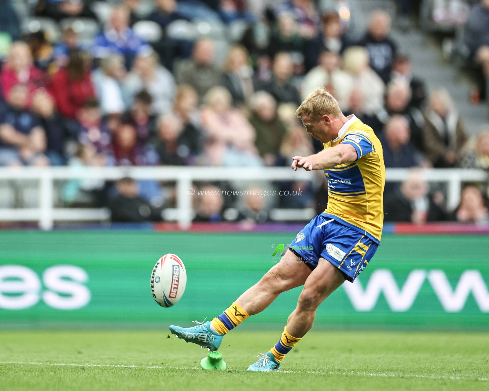 Lachlan Miller of Leeds Rhinos converts for a goal during the Betfred Magic Weekend 2025 match St Helens vs Leeds Rhinos at St. James's Park, Newcastle, United Kingdom, 3rd May 2025

(Photo by Mark Cosgrove/News Images)