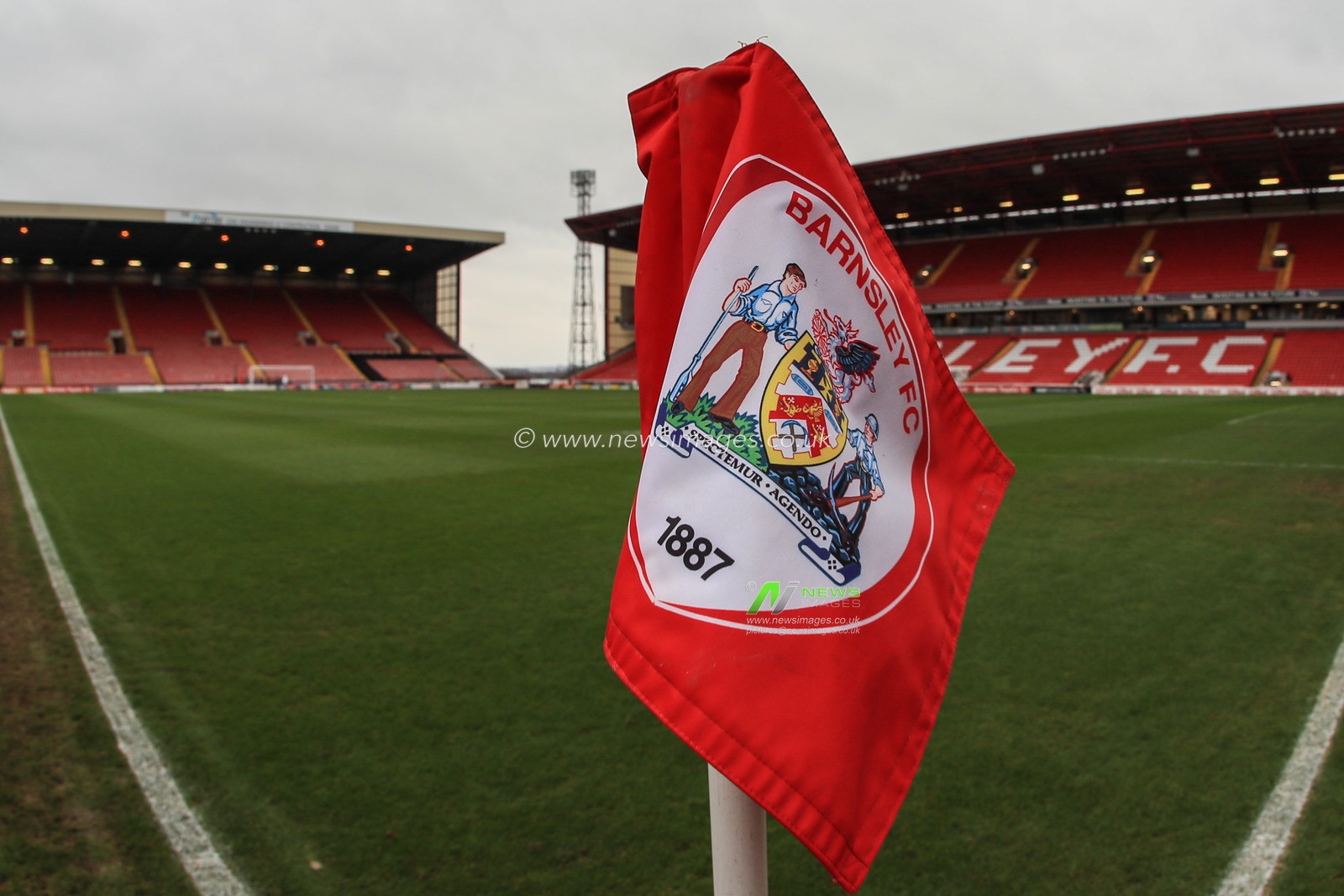 26th December 2019, Oakwell, Barnsley, England; Sky Bet Championship, Barnsley v West Bromwich Albion : Oakwell comer flag 

Credit: Mark Cosgrove/News Images