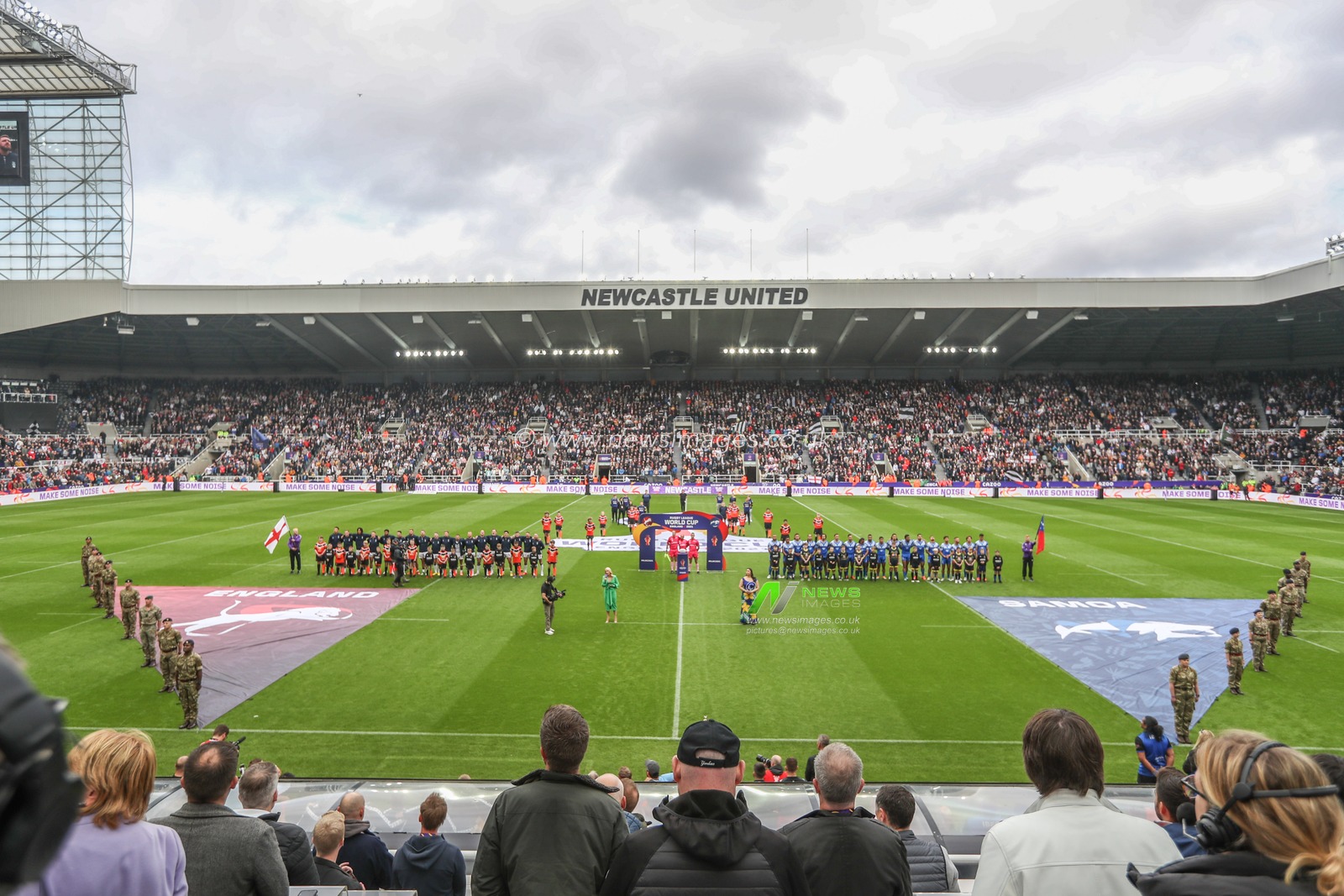 England and Samoa line up for the opening game of the World Cup during the Rugby League World Cup 2021 match England vs Samoa at St. James's Park, Newcastle, United Kingdom, 15th October 2022

(Photo by Mark Cosgrove/News Images)