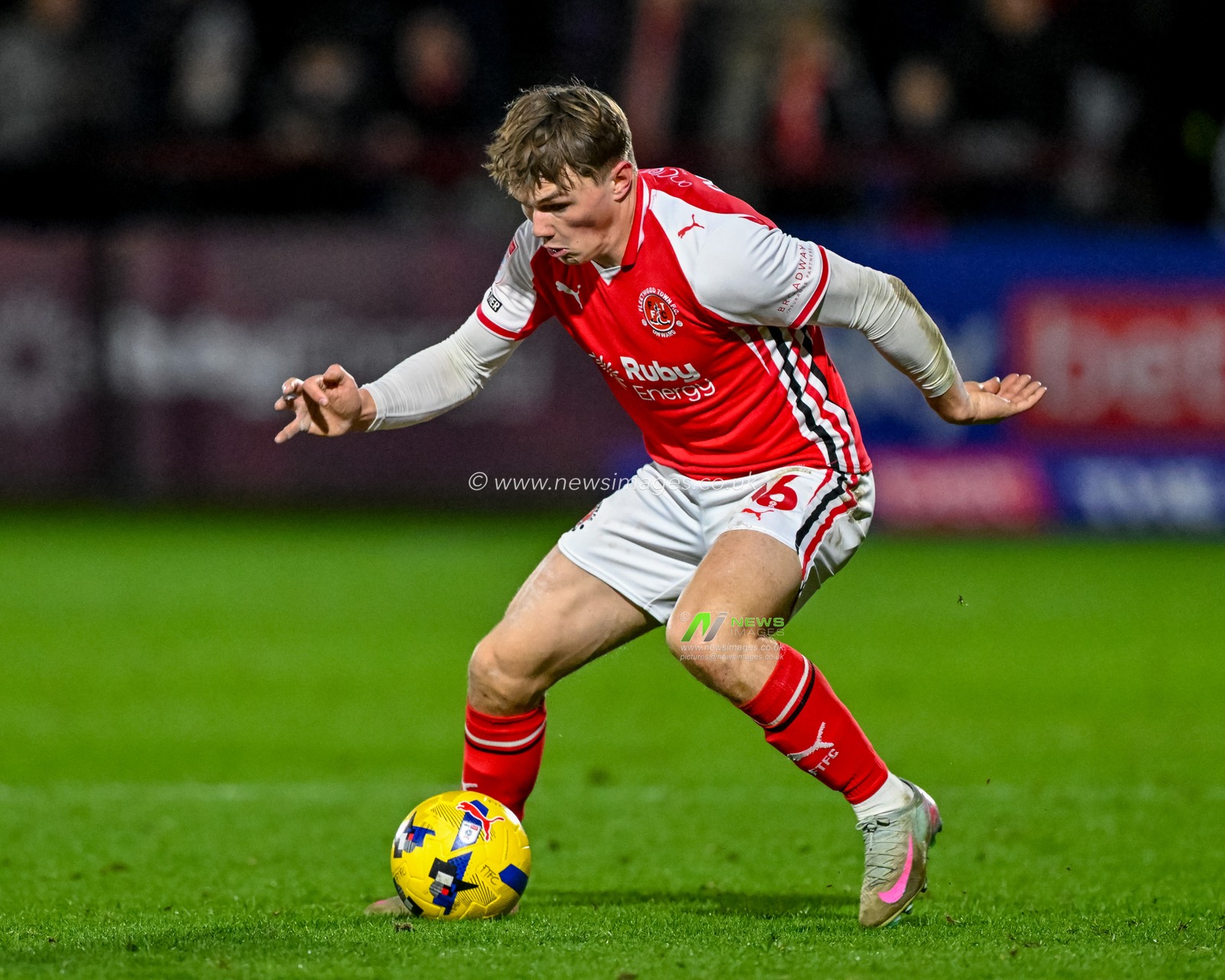 during the Sky Bet League 2 match Fleetwood Town vs Swindon Town at Highbury Stadium, Fleetwood, United Kingdom, 15th November 2025

(Photo by Adam Gee/News Images)

*** GER AUT SUI OUT ***