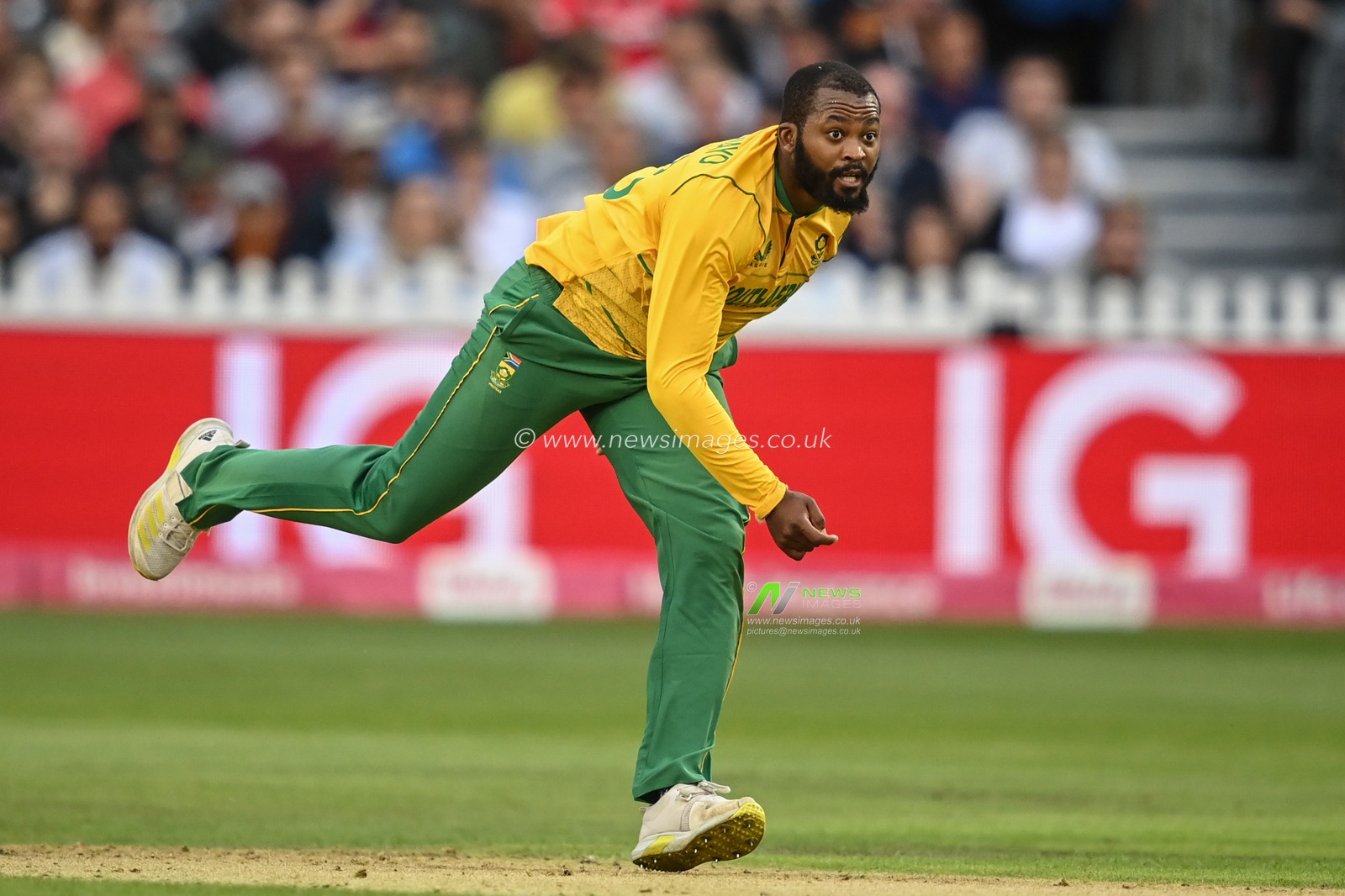 Andile Phehlukwayo of South Africa delivers the ball