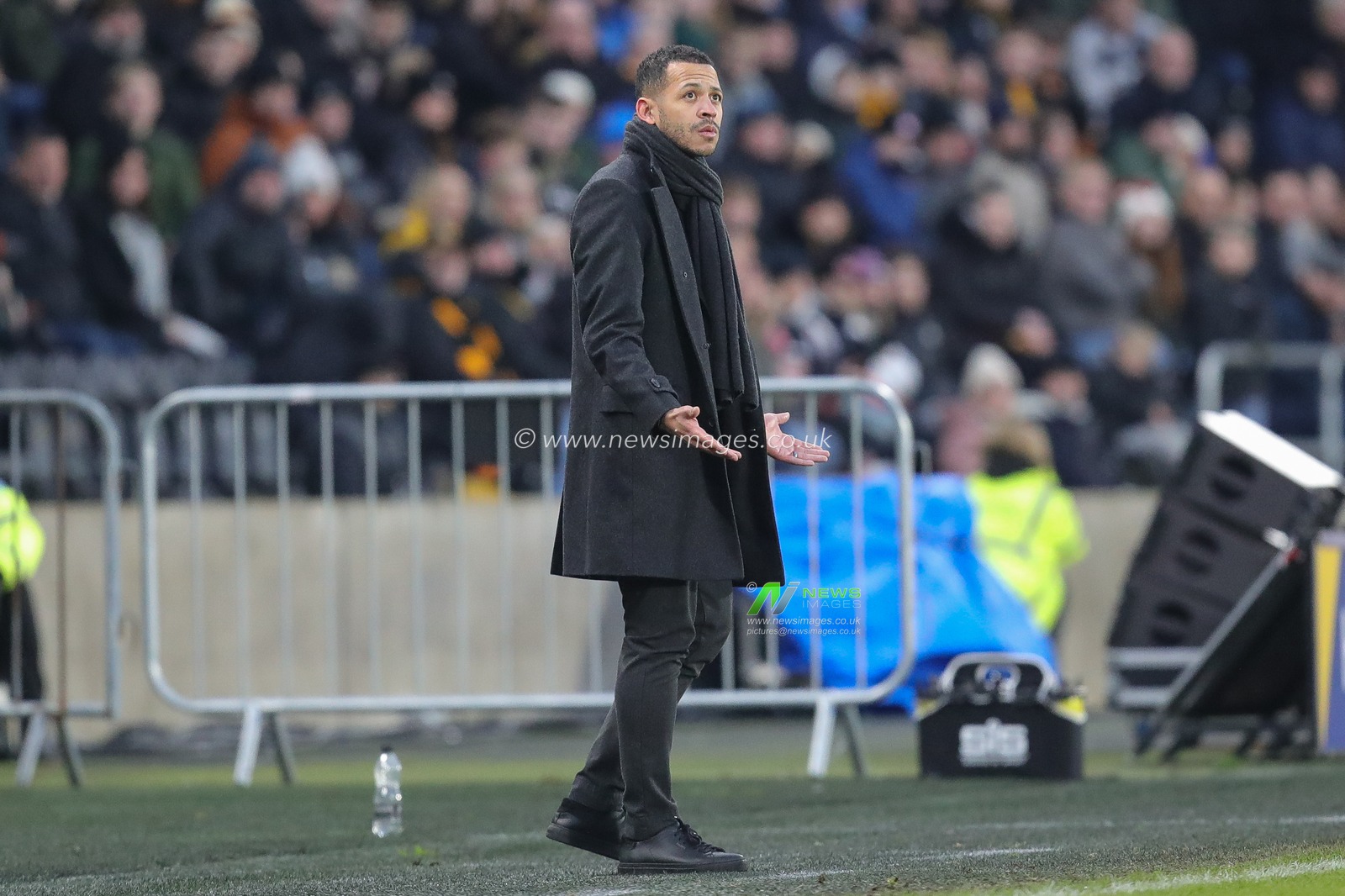 Hull City manager Liam Rosenior during the Sky Bet Championship match Hull City vs Sunderland at MKM Stadium, Hull, United Kingdom, 17th December 2022

(Photo by James Heaton/News Images)