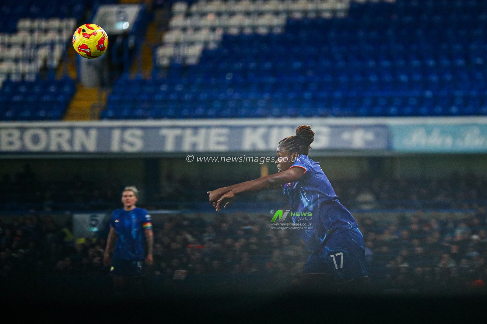 Sandy Baltimore of Chelsea Women takes a throw in during the Barclays Women's Super League match Chelsea FC Women vs Manchester City Women at Stamford Bridge, London, United Kingdom, 16th November 2024

(Photo by Izzy Poles/News Images)