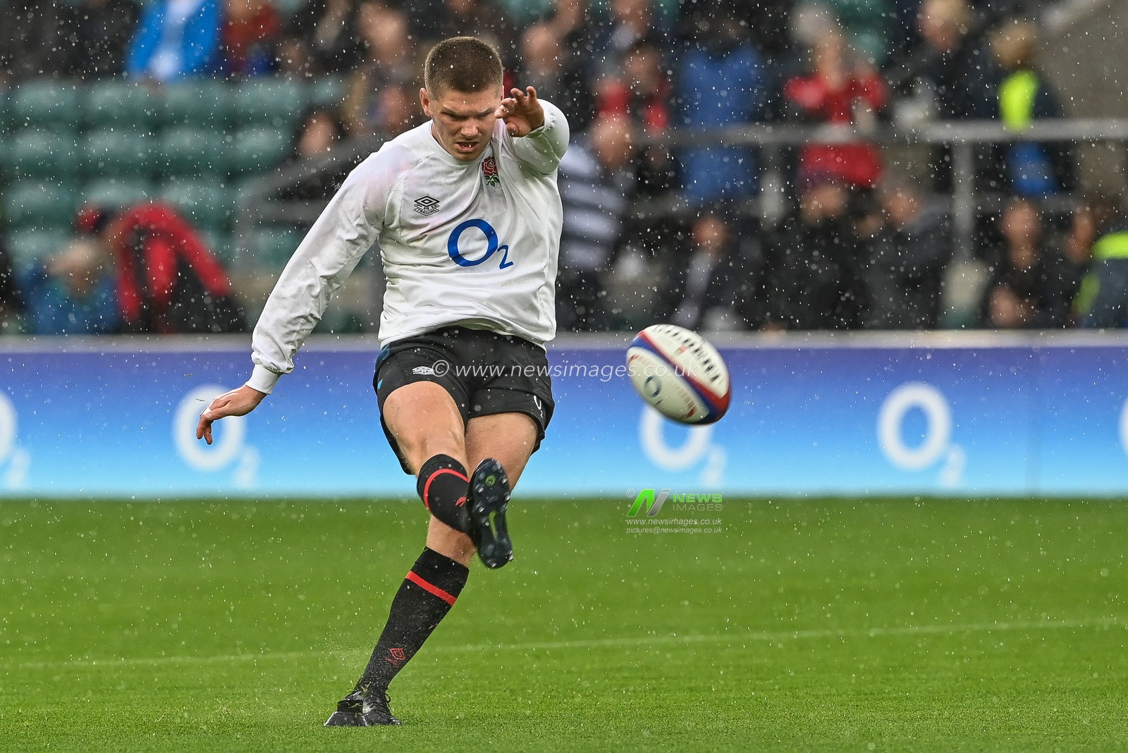Owen Farrell of England during pre match warm up during the Autumn international match England vs Argentina at Twickenham Stadium, Twickenham, United Kingdom, 6th November 2022

(Photo by Craig Thomas/News Images)