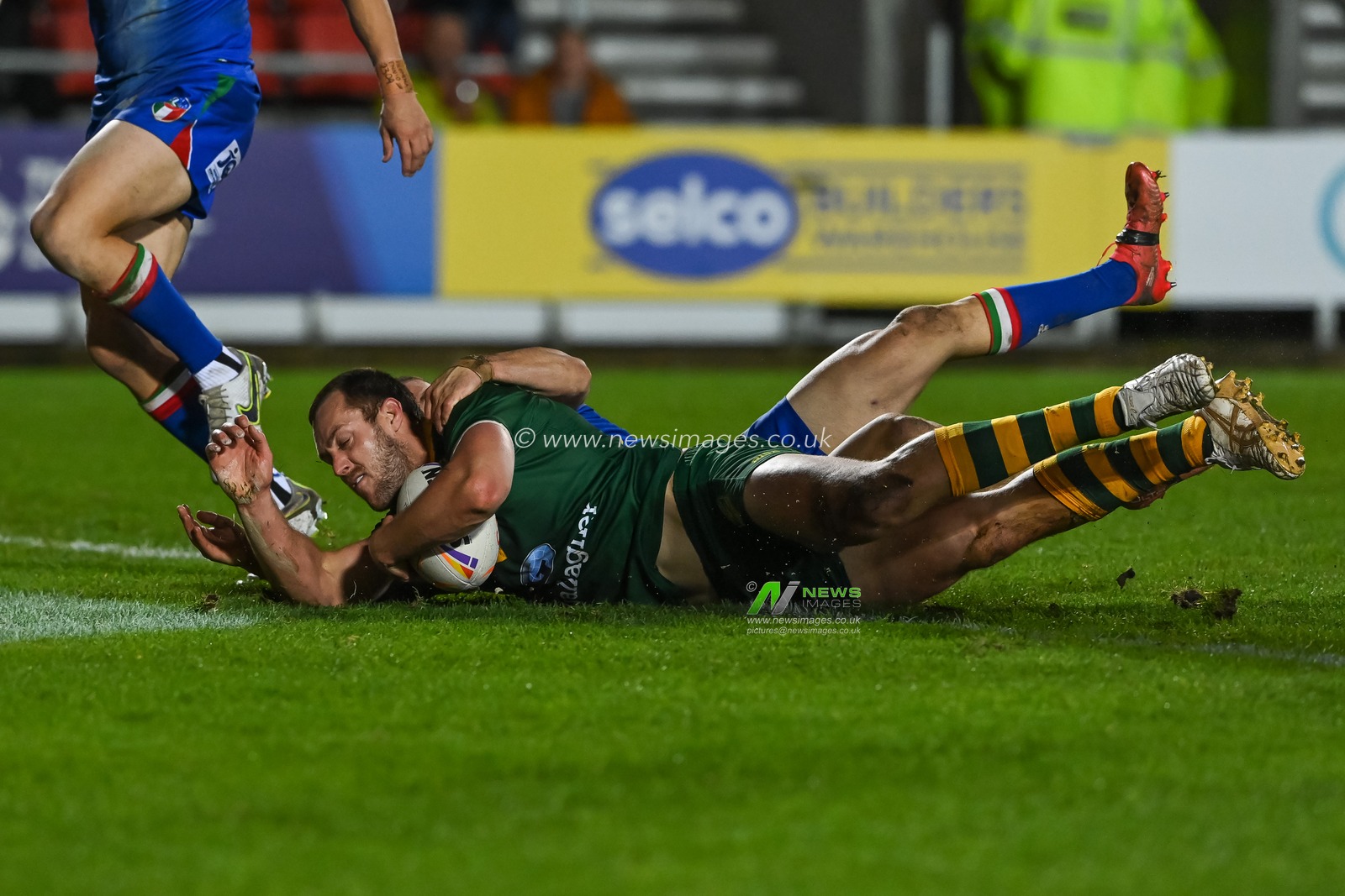 Isaah Yeo of Australia goes over for a try during the Rugby League World Cup 2021 match Australia vs Italy at Totally Wicked Stadium, St Helens, United Kingdom, 29th October 2022

(Photo by Craig Thomas/News Images)