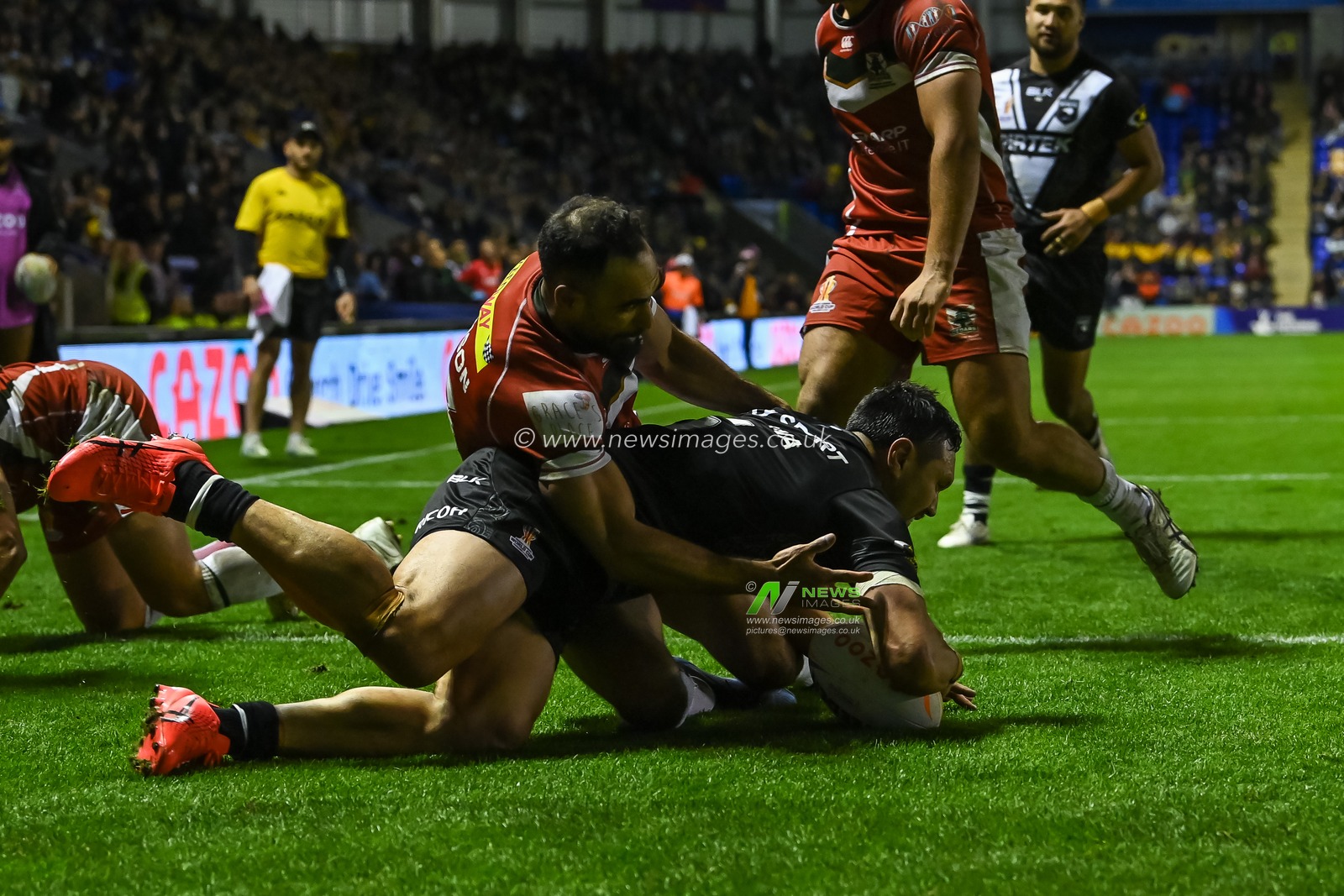 Jordan Rapana of New Zealand goes over for a try during the Rugby League World Cup 2021 match New Zealand vs Lebanon at Halliwell Jones Stadium, Warrington, United Kingdom, 16th October 2022

(Photo by Craig Thomas/News Images)