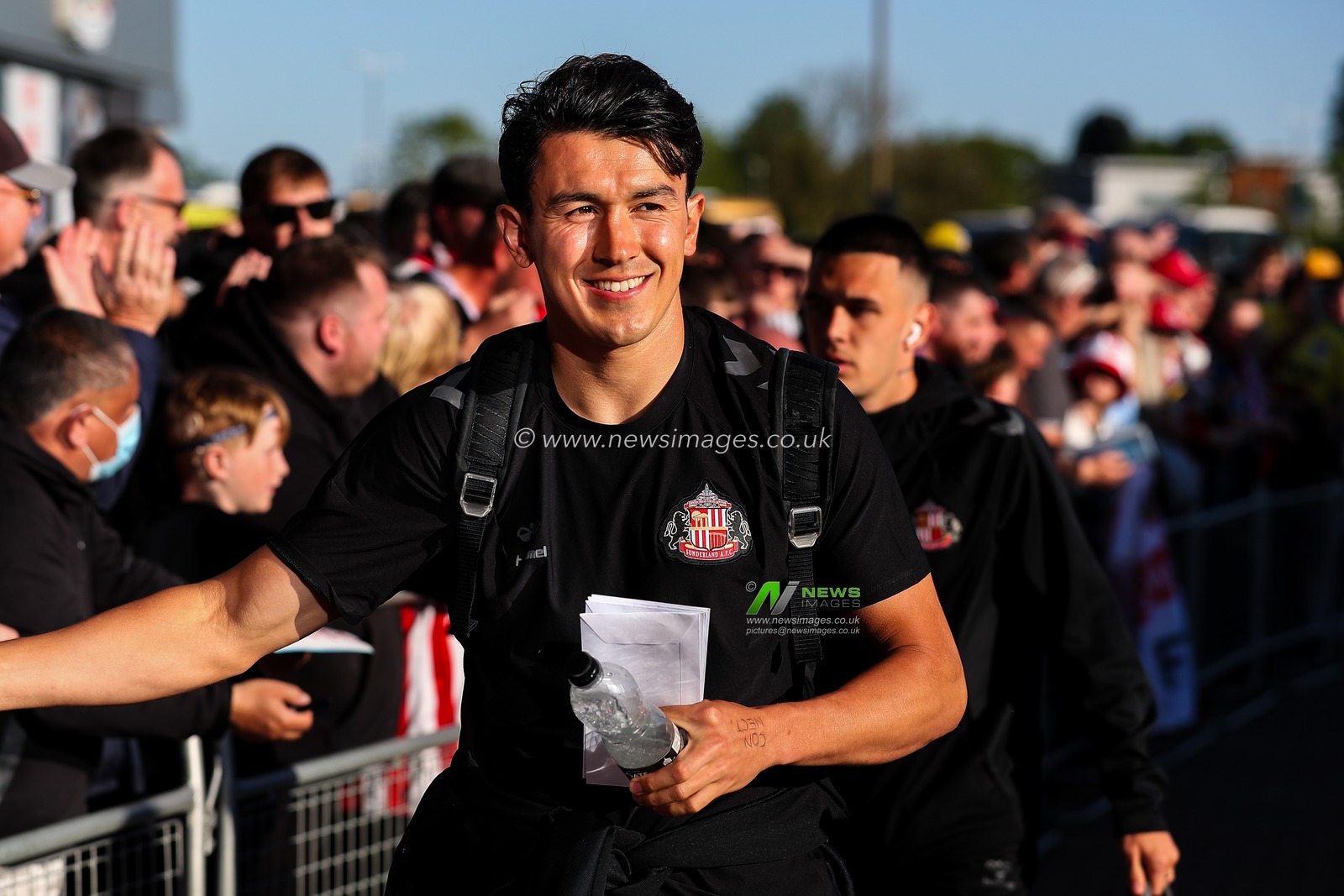 Luke O'Nien of Sunderland arrives ahead of the Sky Bet Championship Palyoff Semi-final match Coventry City vs Sunderland at Coventry Building Society Arena, Coventry, United Kingdom, 9th May 2025

(Photo by Gareth Evans/News Images)