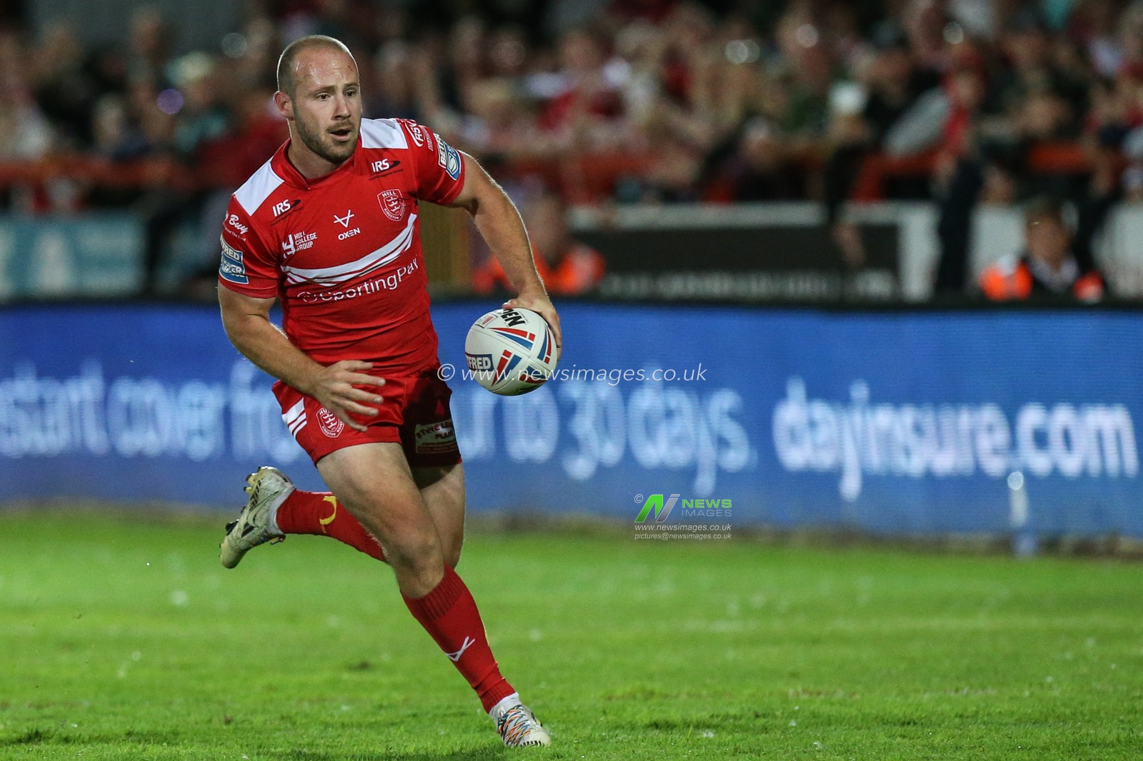 Adam Quinlan (1) of Hull KR runs with the ball