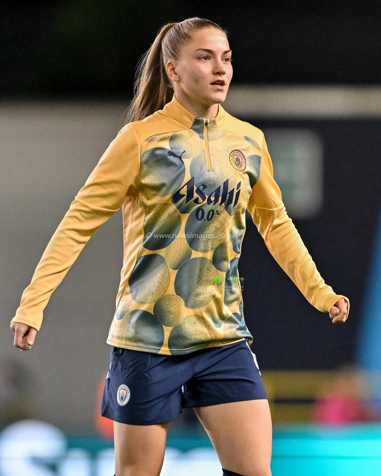 Jess Park of Manchester City Women warms up prior to the UEFA Women's Champions League match  - Group D - Manchester City vs Barcelona at Manchester City Academy Stadium, Manchester, United Kingdom, 9th October 2024

(Photo by Cody Froggatt/News Images)