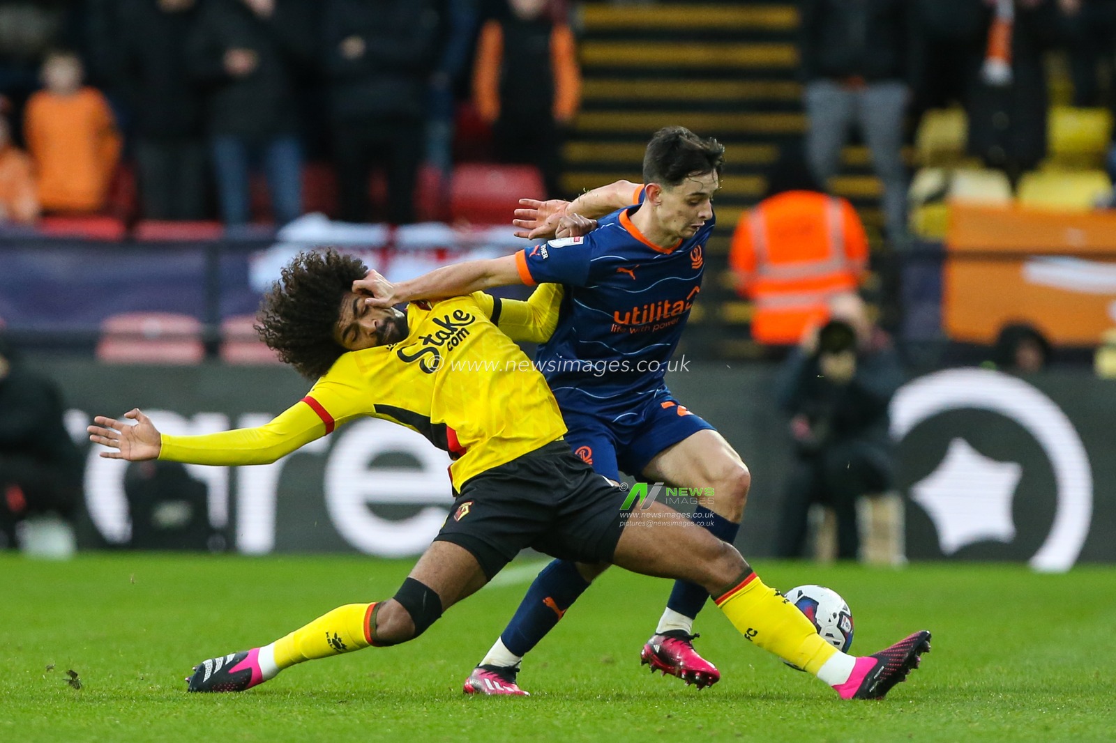 Hamza Choudhury #4 of Watford tackles Charlie Patino #28 of Blackpool during the Sky Bet Championship match Watford vs Blackpool at Vicarage Road, Watford, United Kingdom, 14th January 2023

(Photo by Arron Gent/News Images)