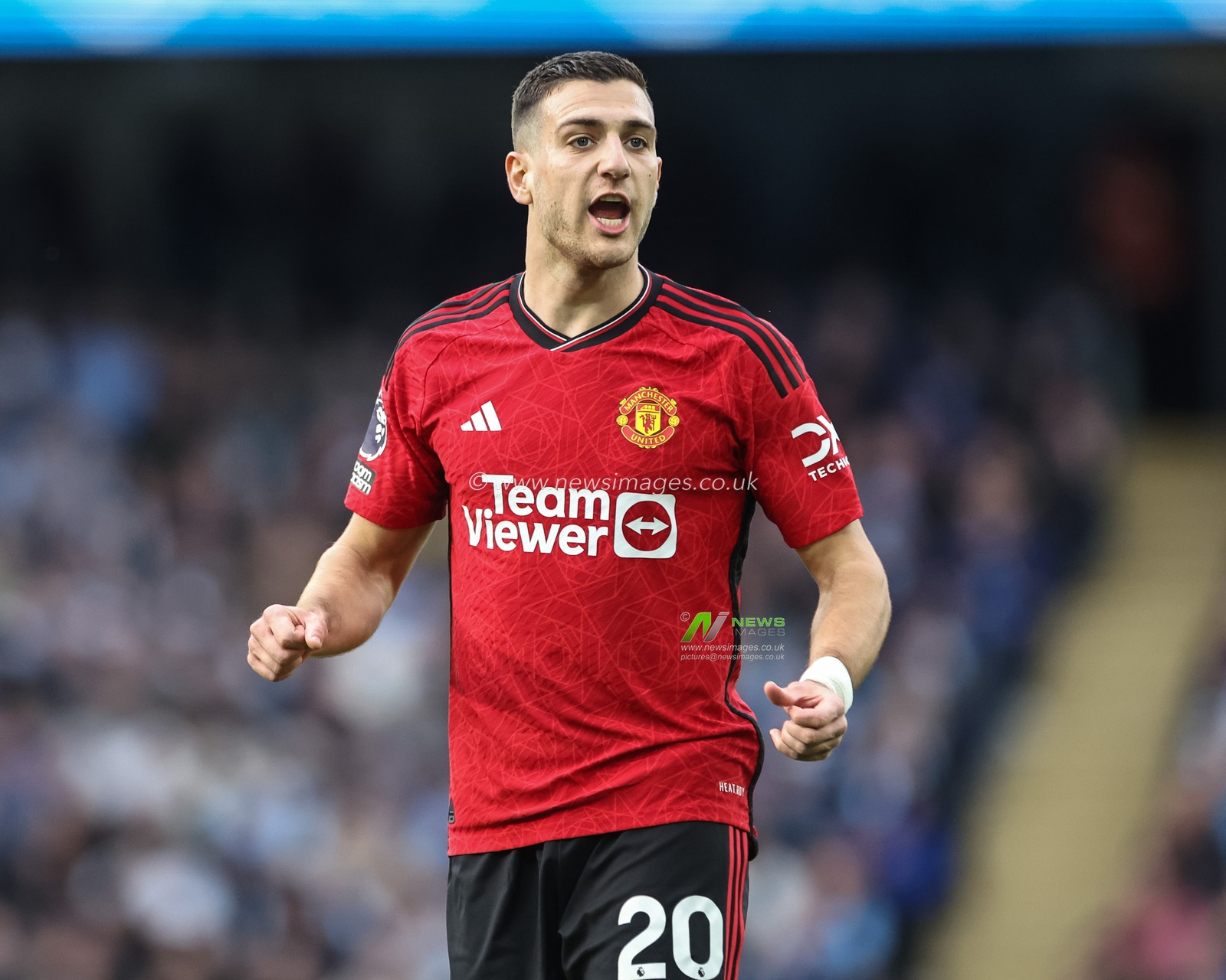 Diogo Dalot of Manchester United gives his team instructions  during the Premier League match Manchester City vs Manchester United at Etihad Stadium, Manchester, United Kingdom, 3rd March 2024

(Photo by Mark Cosgrove/News Images)