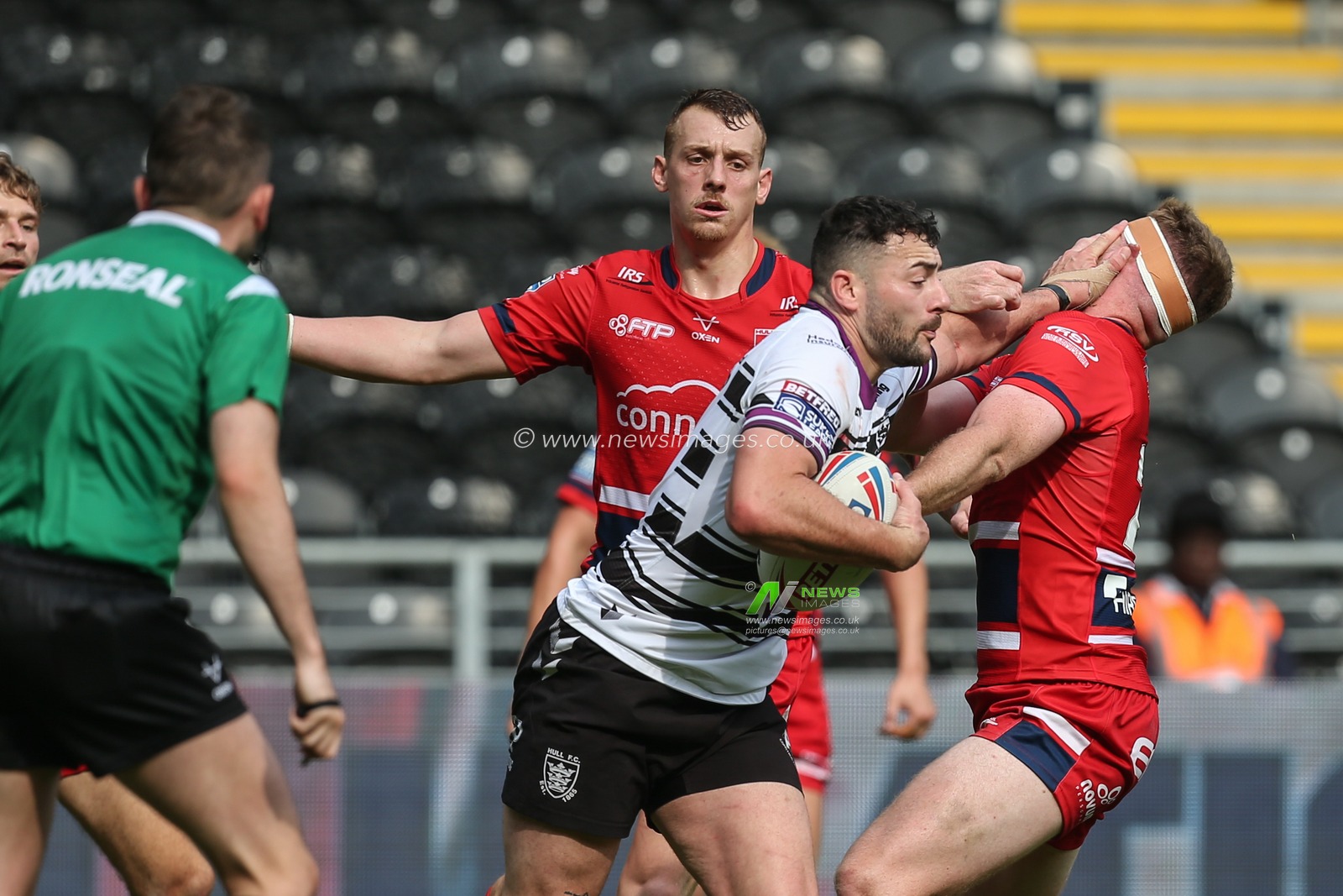 Jake Connor #1 of Hull FC strong g arms Rowan Milnes #21 of Hull KR during the Betfred Super League match Hull FC vs Hull KR at MKM Stadium, Hull, United Kingdom, 3rd September 2022

(Photo by David Greaves Photos/ Via/News Images)