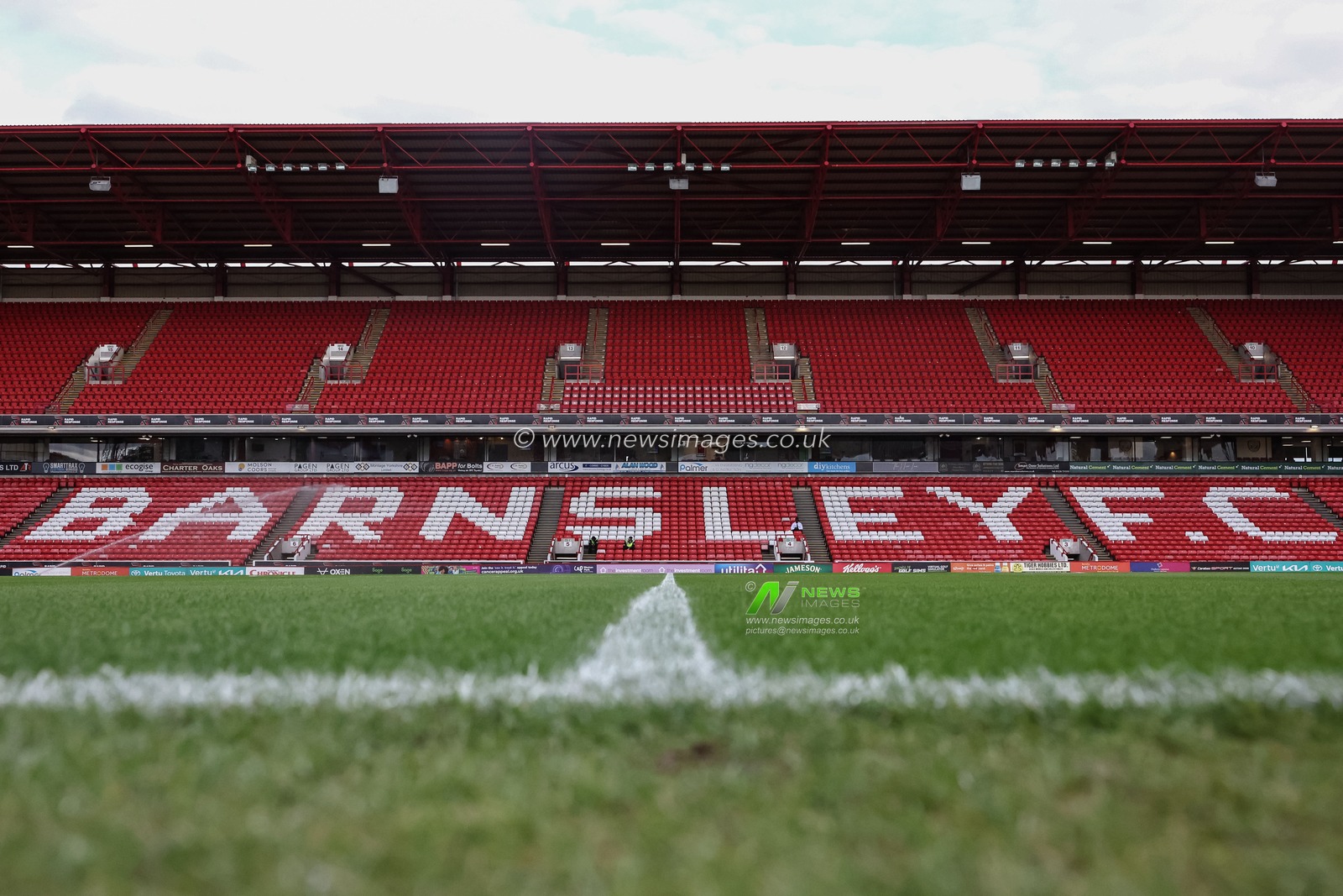 A general view of Oakwell during the Carabao Cup Round 3 match Barnsley vs Brighton and Hove Albion at Oakwell, Barnsley, United Kingdom, 23rd September 2025

(Photo by Mark Cosgrove/News Images)